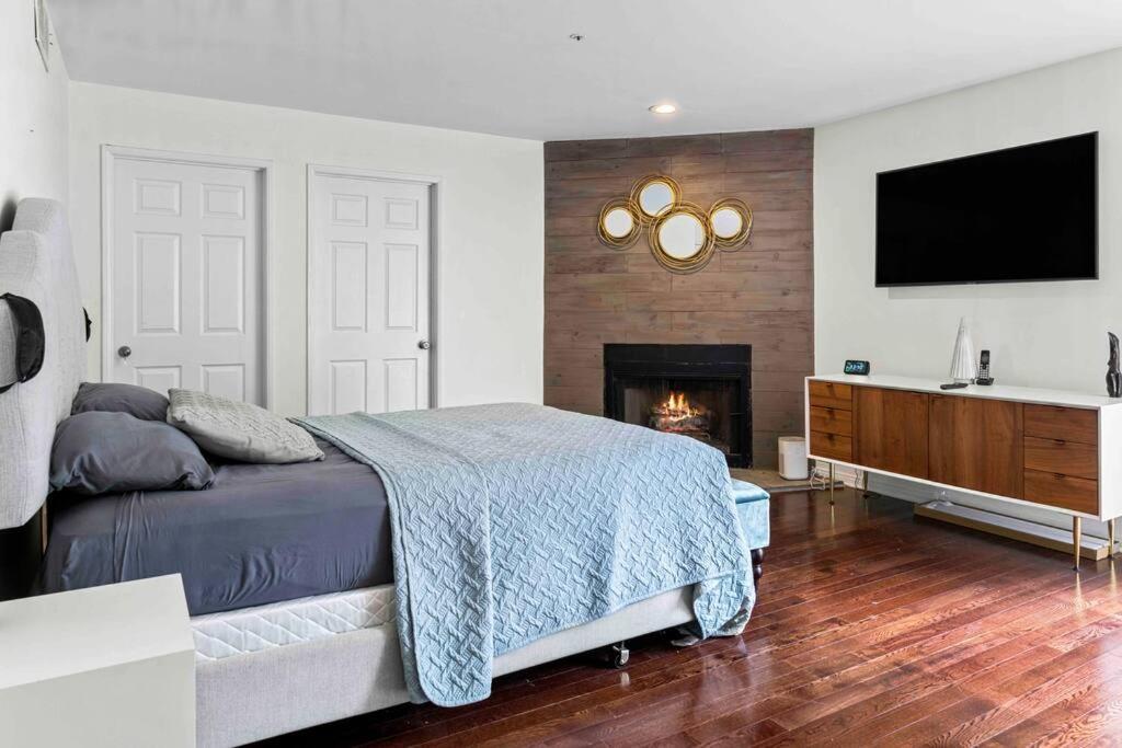 Stunning Mediterranean Mansion In Laurel Canyon Villa