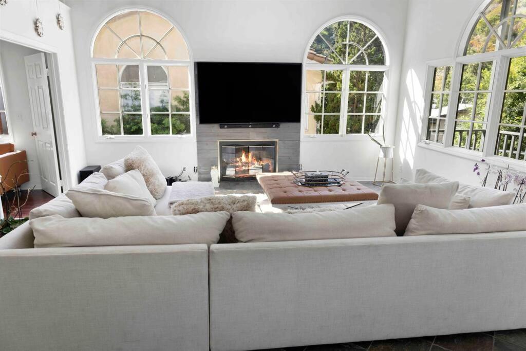 Stunning Mediterranean Mansion In Laurel Canyon *