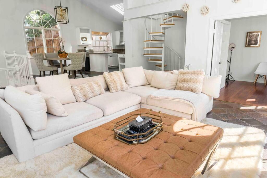 Villa Stunning Mediterranean Mansion In Laurel Canyon *