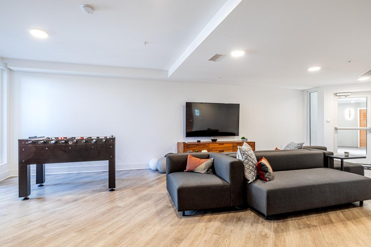 Blueground Brentwood Lax-1293 Apartment