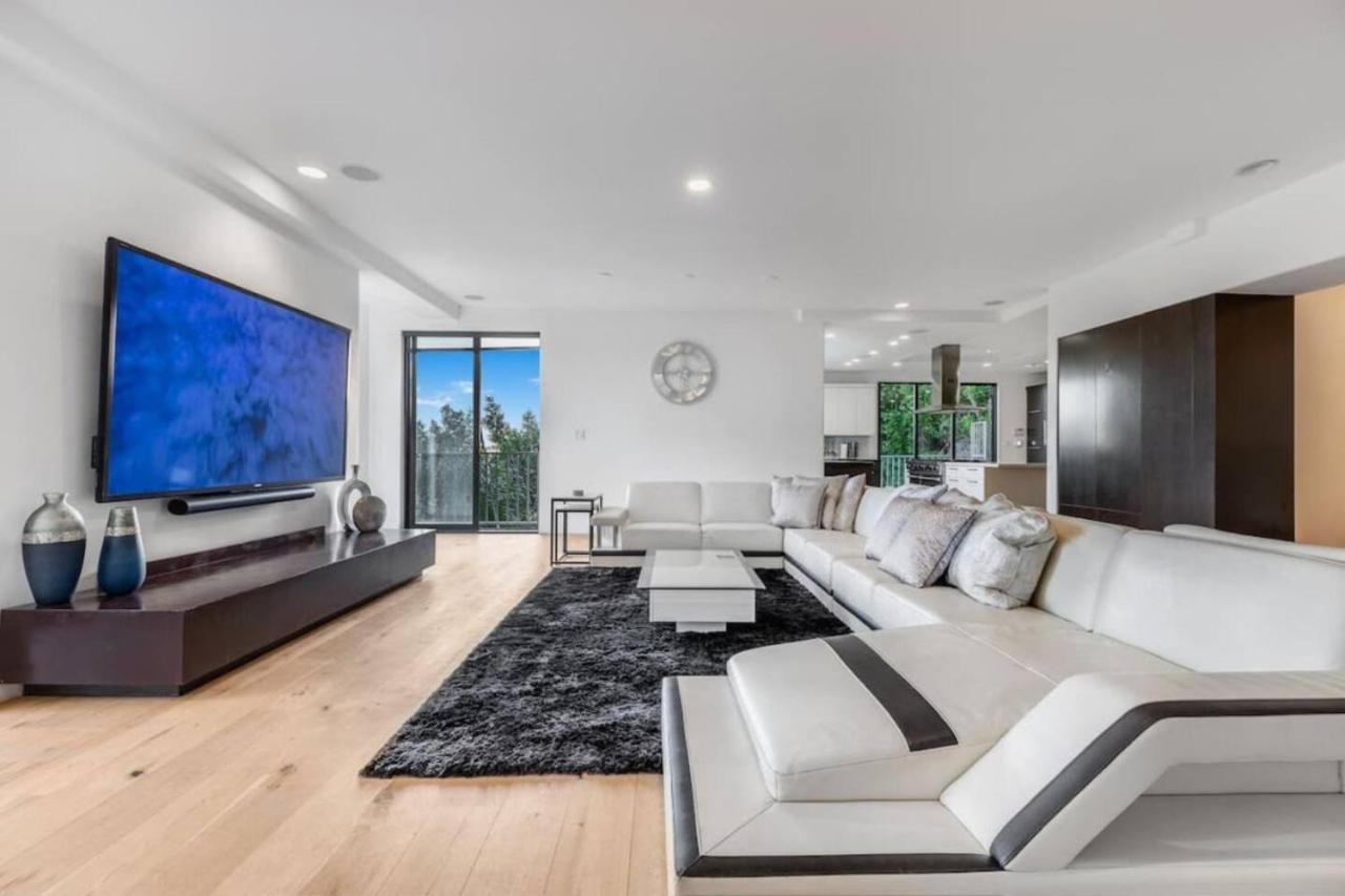 476 Modern Living With Pool - Sleeps 11 Los Angeles