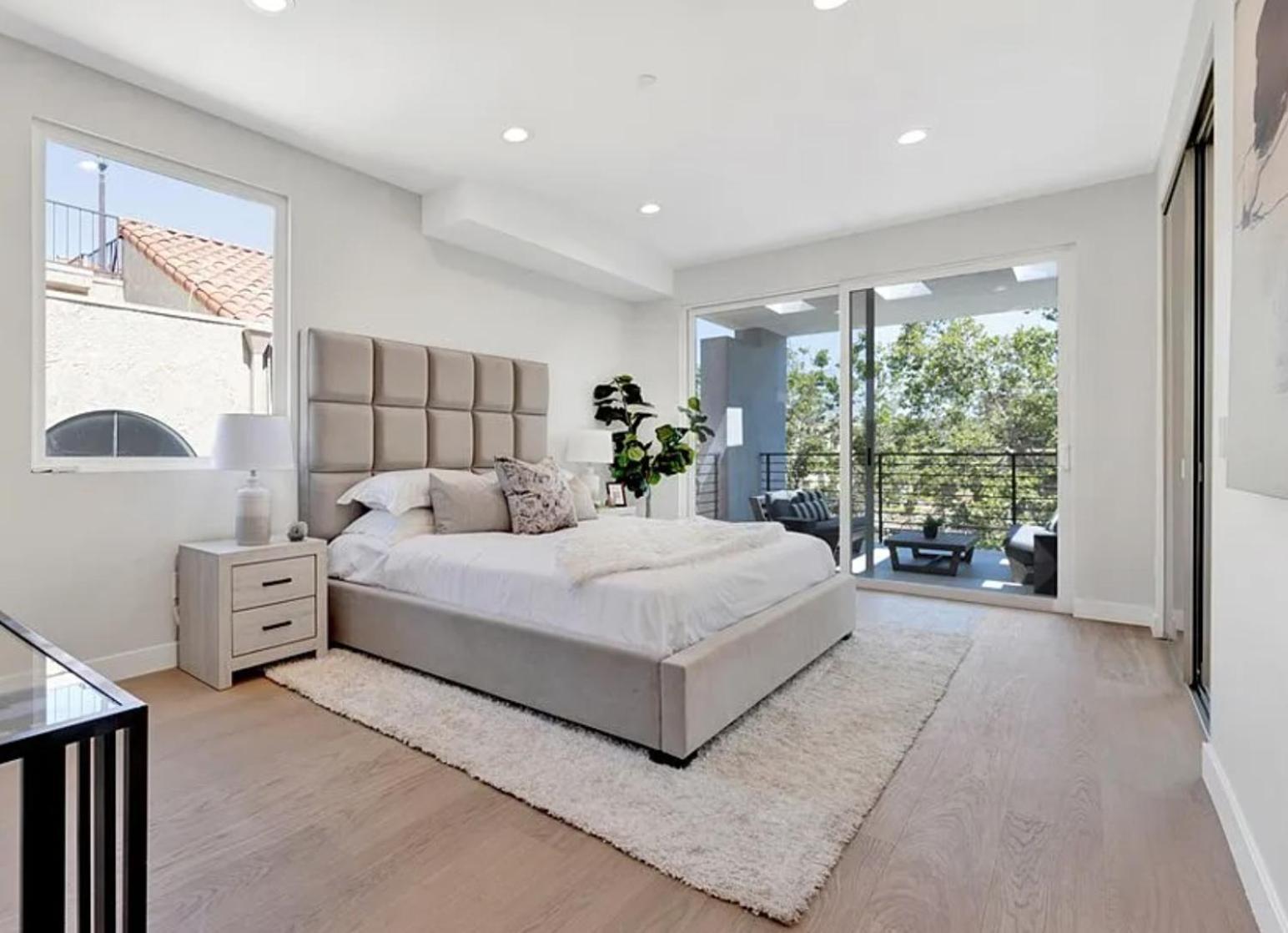 Fashion Loft 2 Bedroom Downtown Apartment