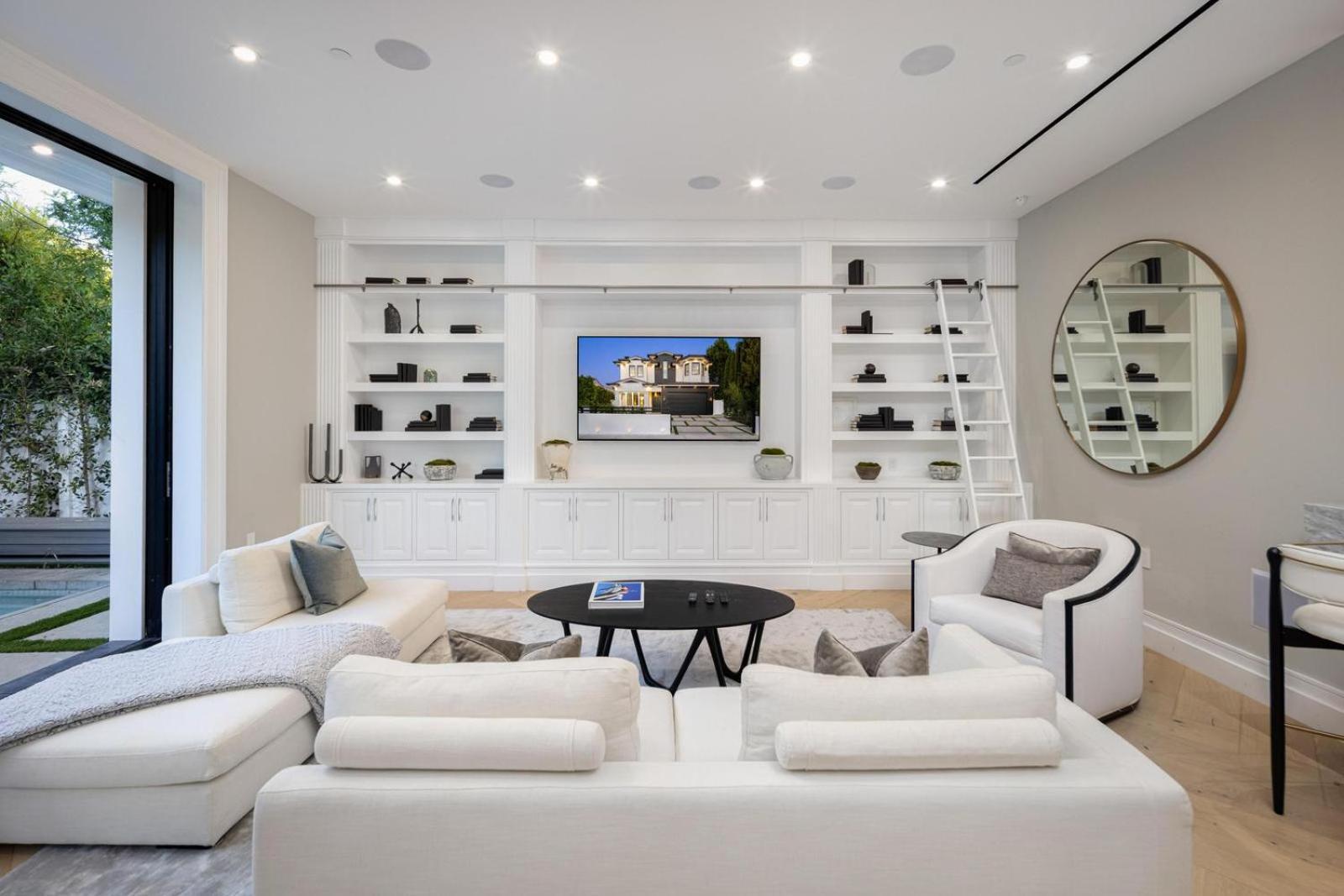 Gardner Modern Villa *
