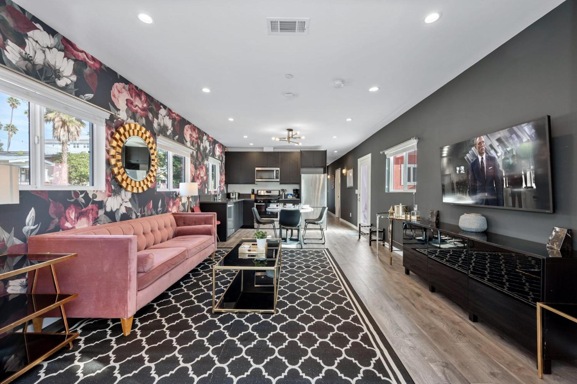 Art Deco By Avantstay 1920s Remodeled Open Layout Courtyard Apartment Los Angeles