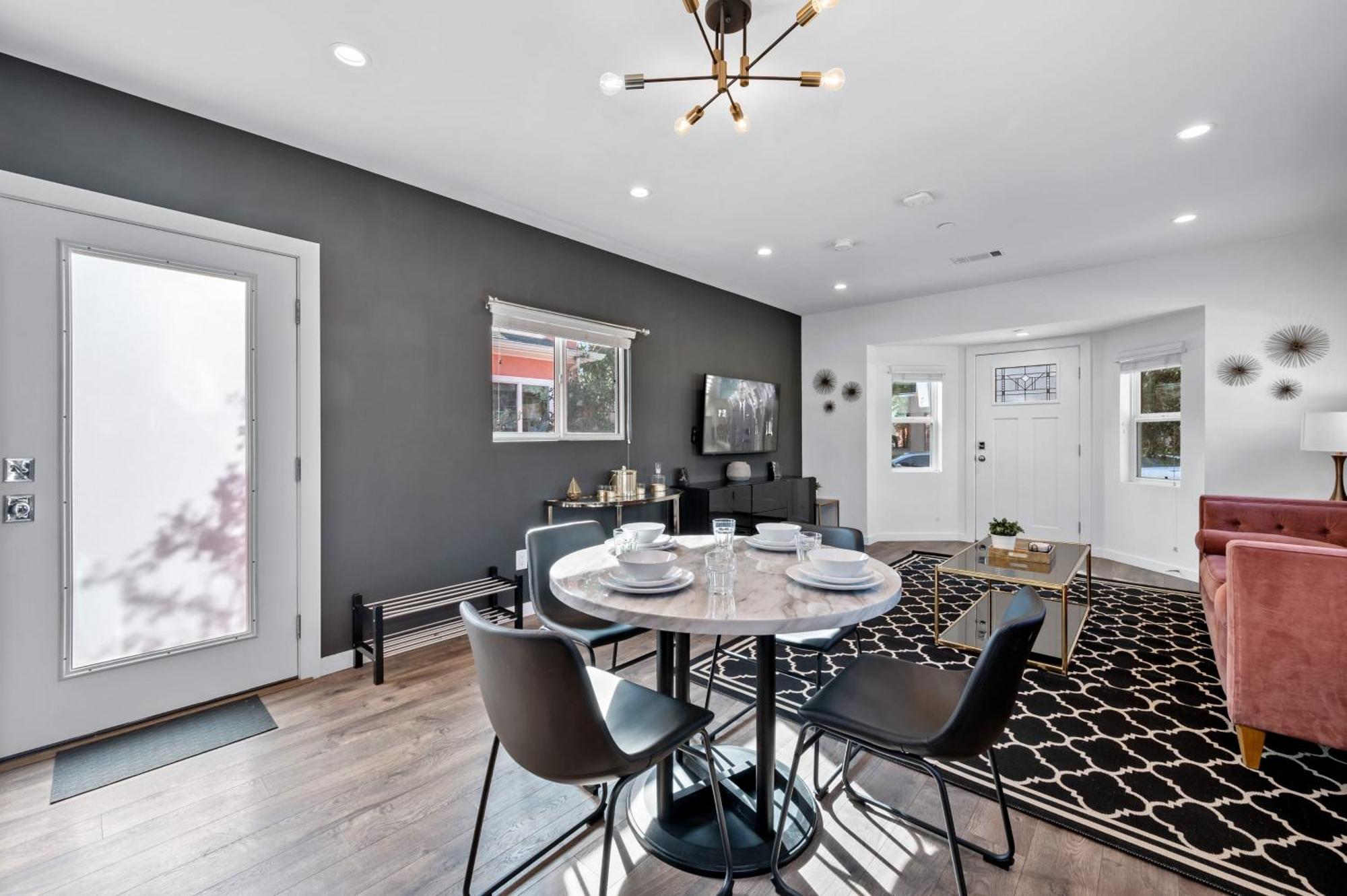 Apartment Art Deco By Avantstay 1920s Remodeled Open Layout Courtyard