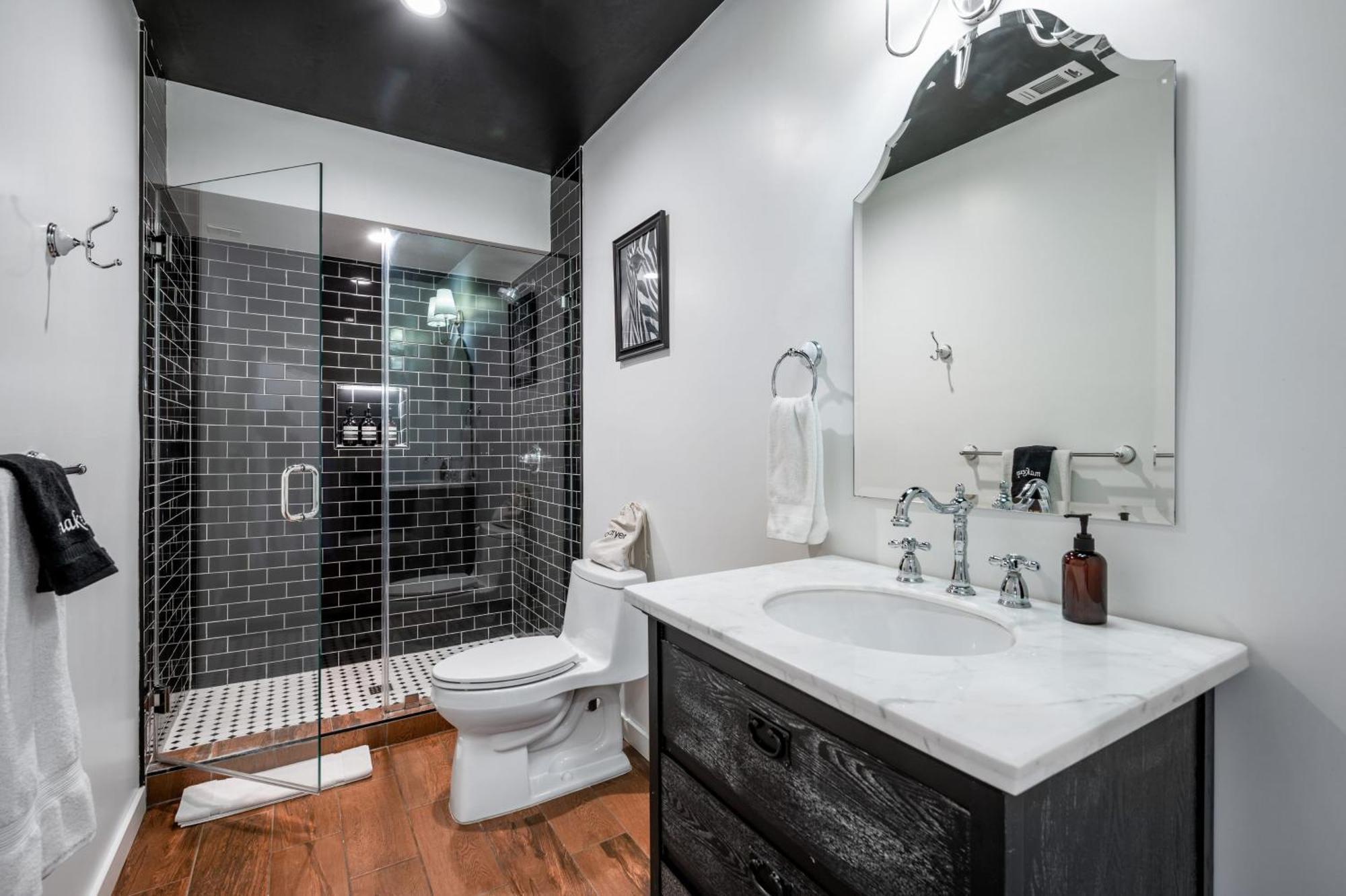 Rock N Roll By Avantstay Vibey Hollywood Retreat Steps To Attractions Apartment Los Angeles