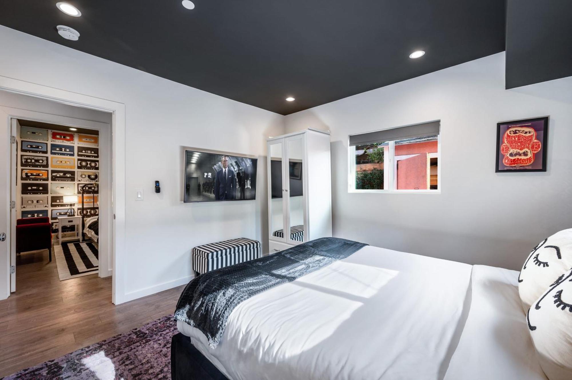 Rock N Roll By Avantstay Vibey Hollywood Retreat Steps To Attractions Los Angeles