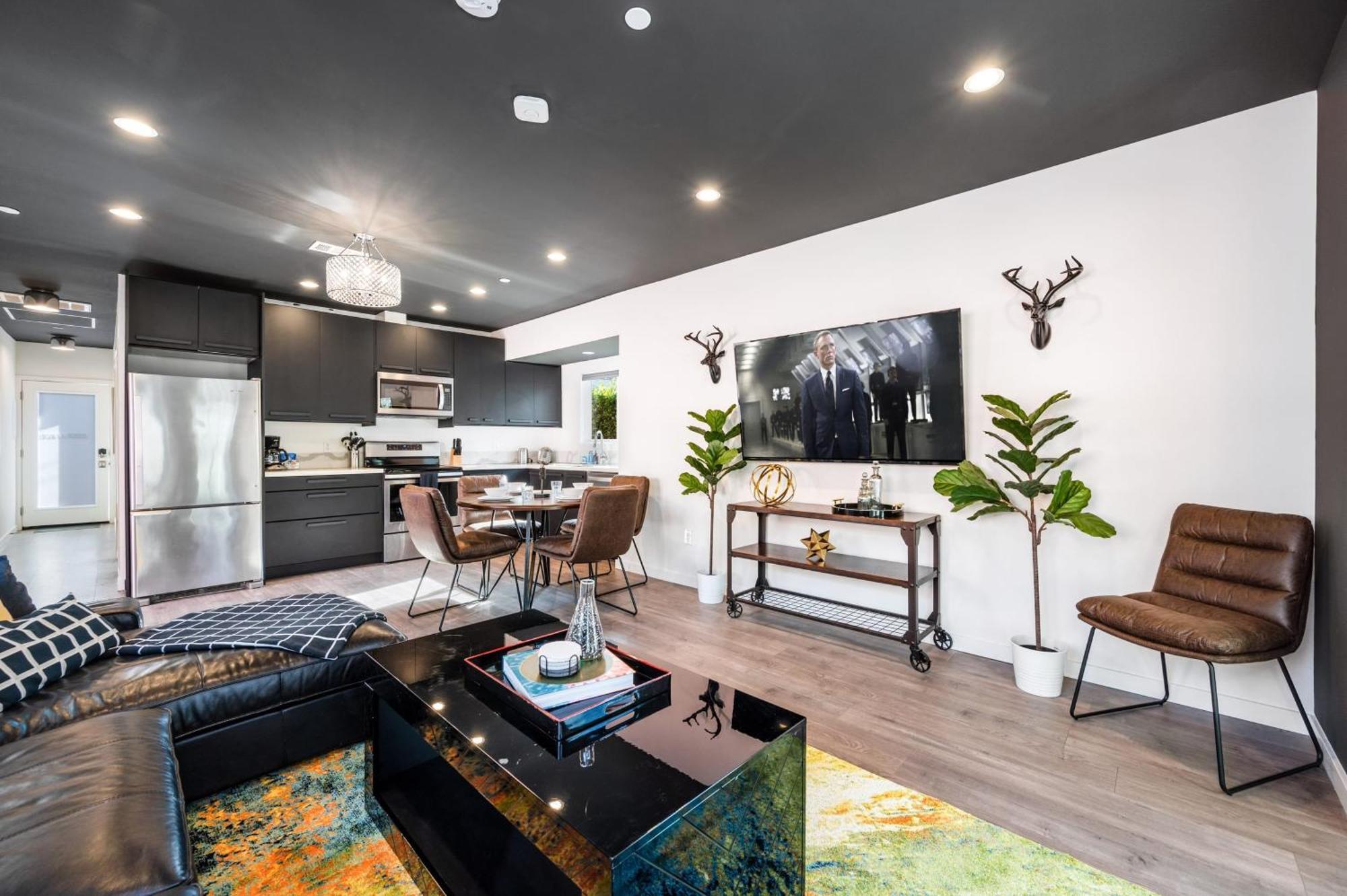 Apartment Rock N Roll By Avantstay Vibey Hollywood Retreat Steps To Attractions *
