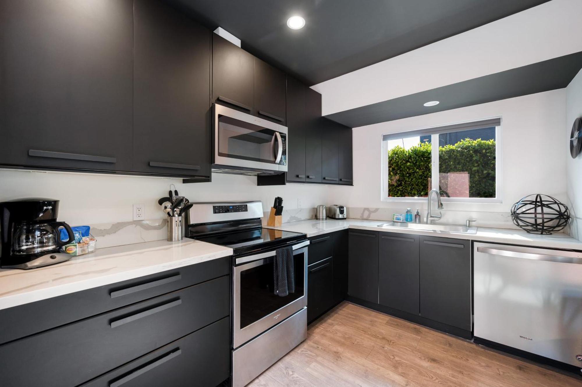 Rock N Roll By Avantstay Vibey Hollywood Retreat Steps To Attractions Apartment Los Angeles