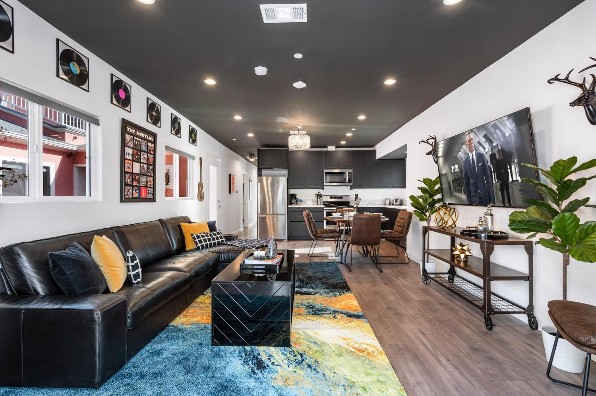 Apartment Rock N Roll By Avantstay Vibey Hollywood Retreat Steps To Attractions *