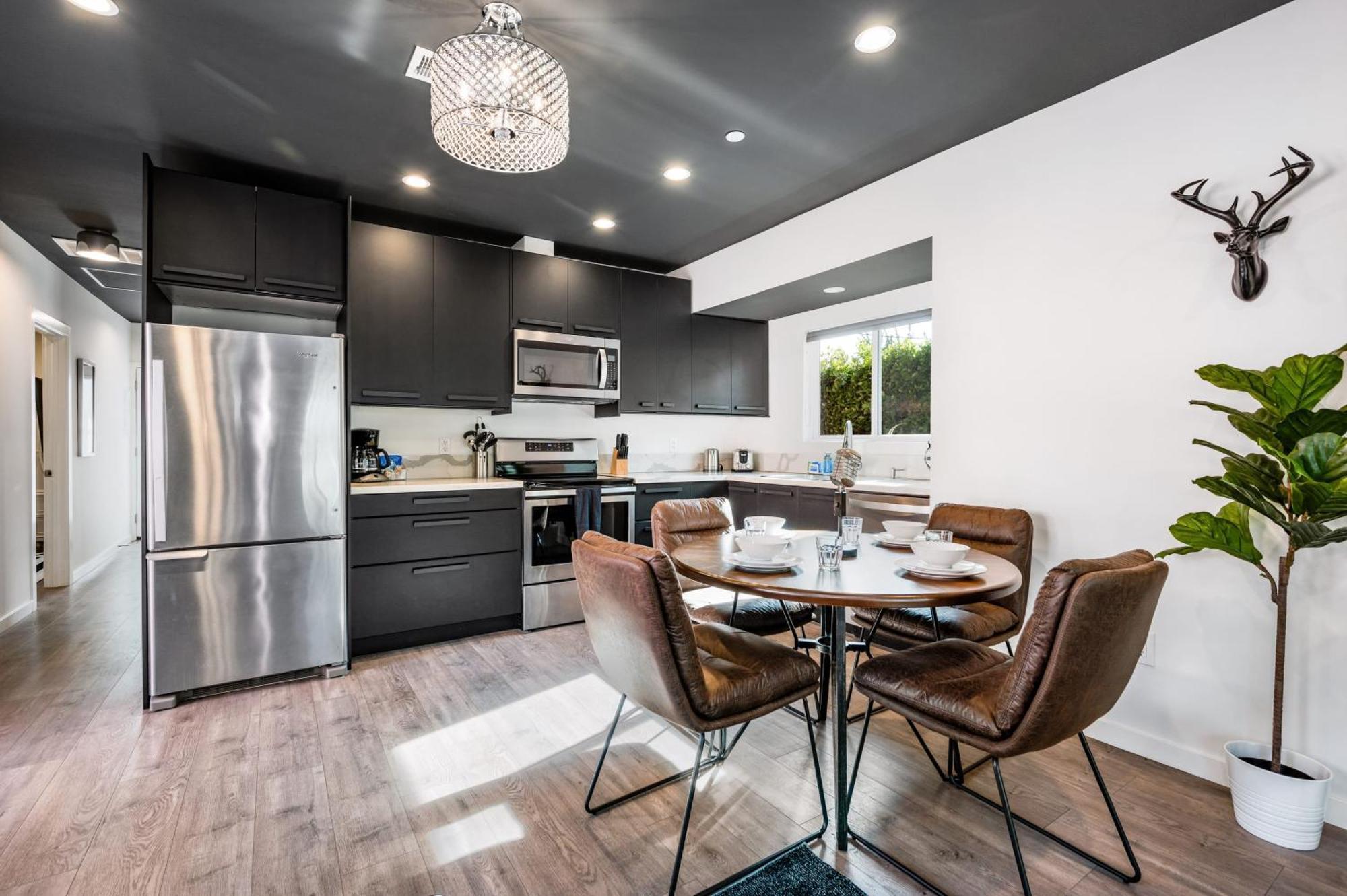 Rock N Roll By Avantstay Vibey Hollywood Retreat Steps To Attractions * Los Angeles