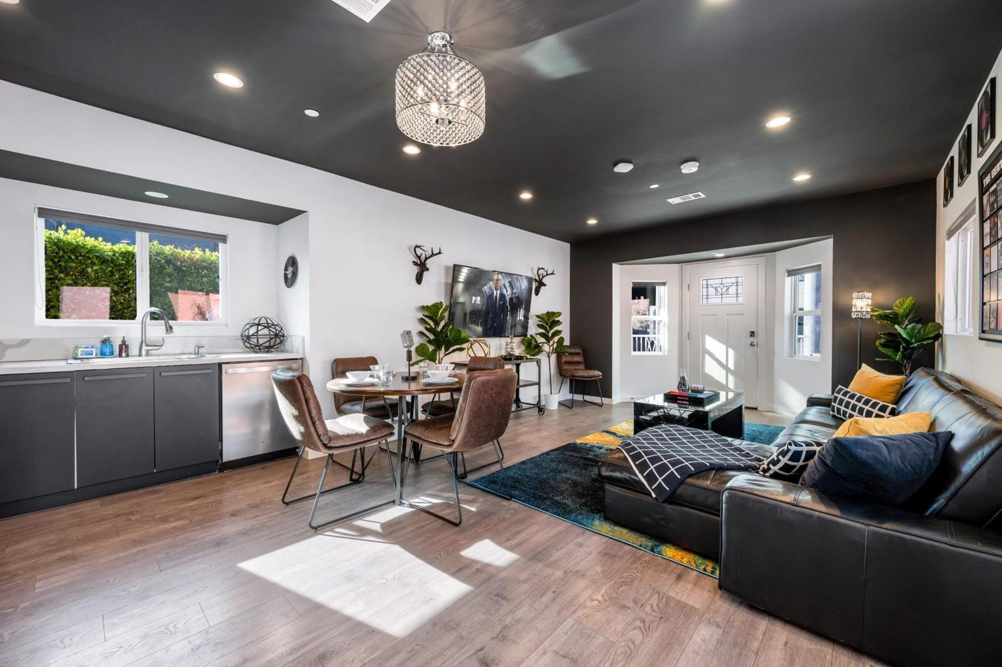 Apartment Rock N Roll By Avantstay Vibey Hollywood Retreat Steps To Attractions