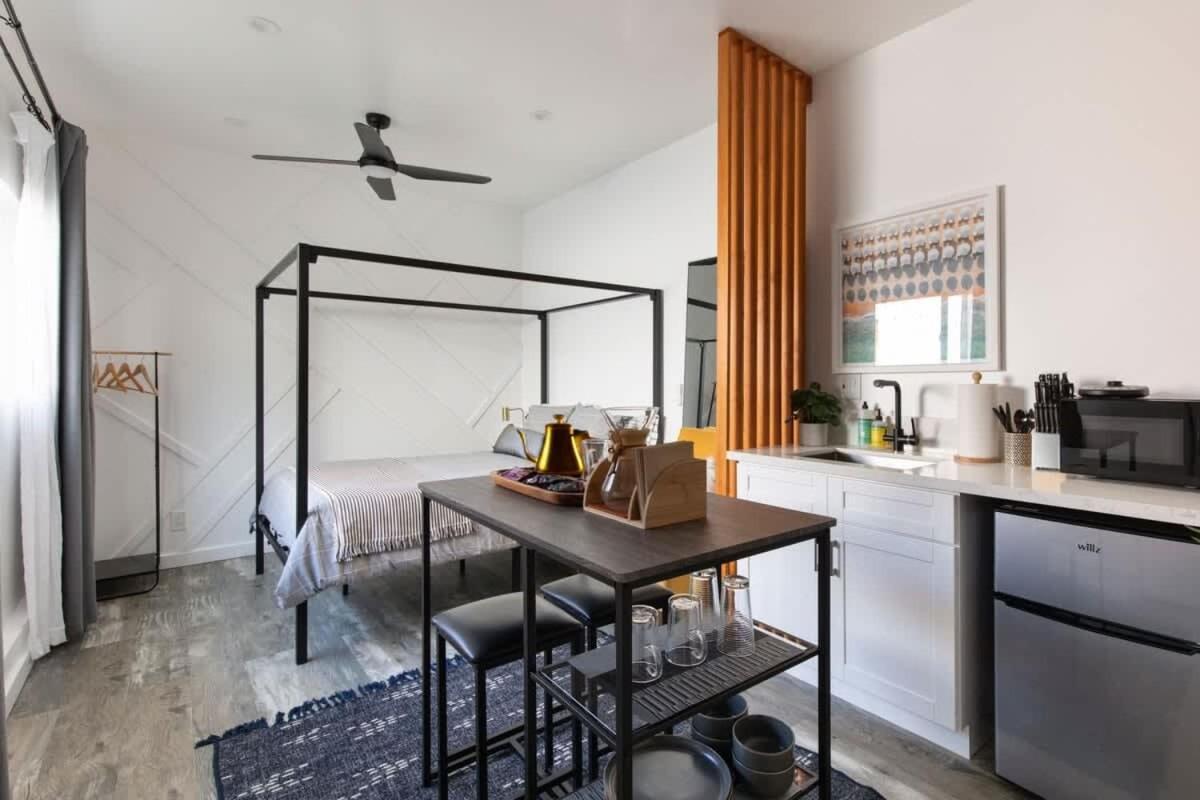 Vibe On The Patio At A Modern Luxury Near Lax Apartment