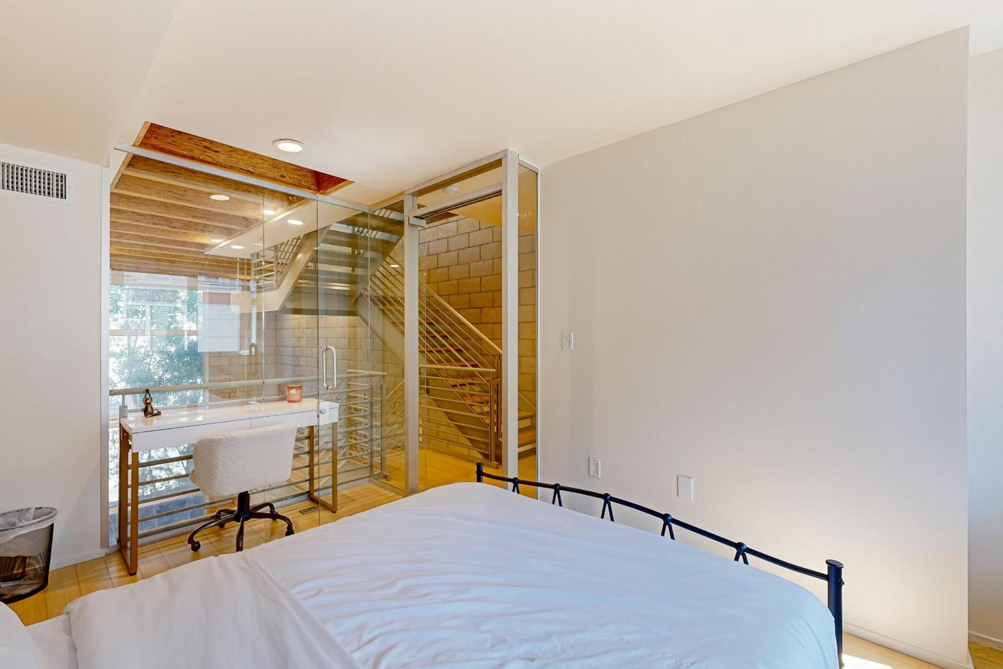 Modern Loft-style Townhouse In Angeles Los Angeles