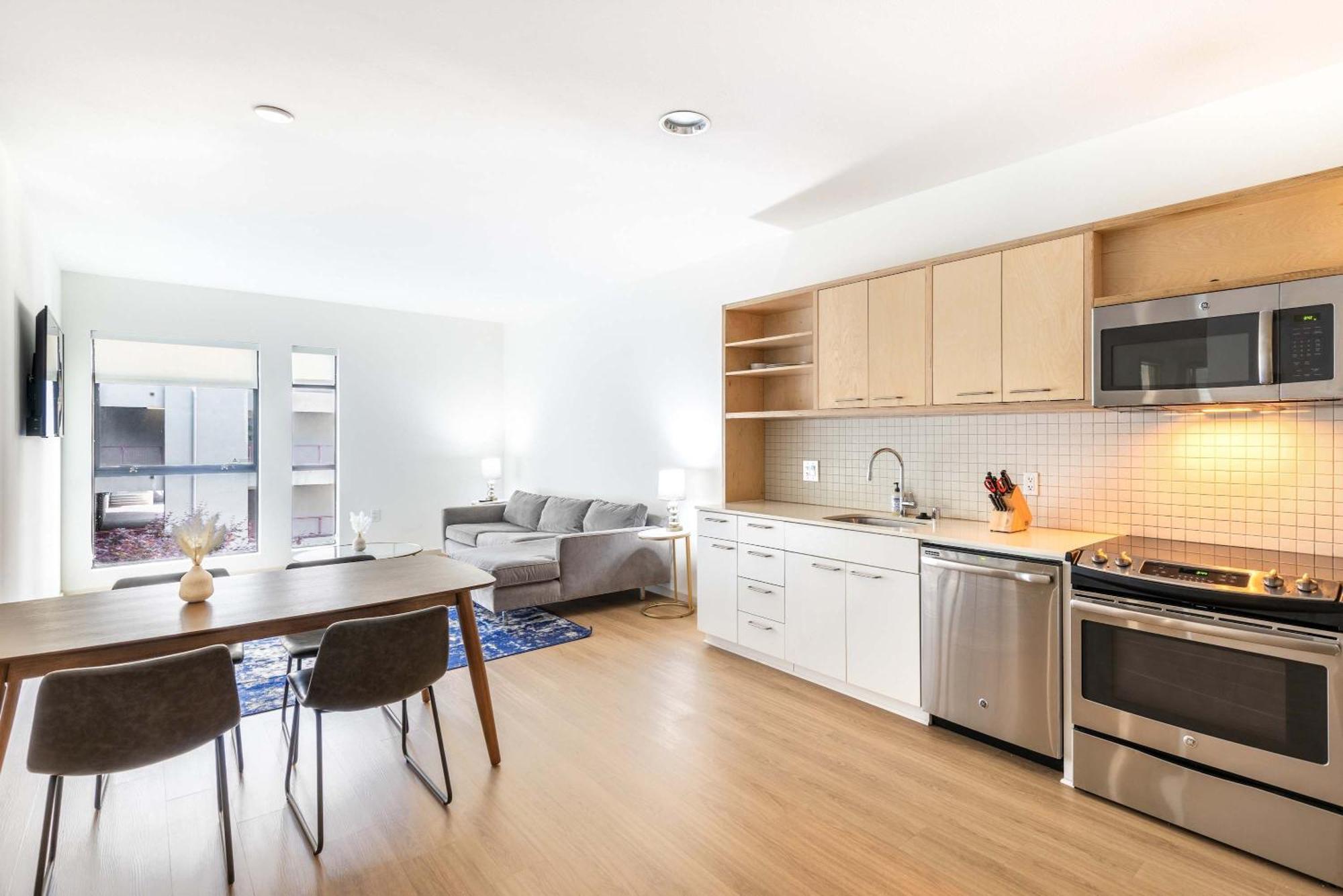 New 2br Hollywood Opulent Oasis Retreat Apartment *