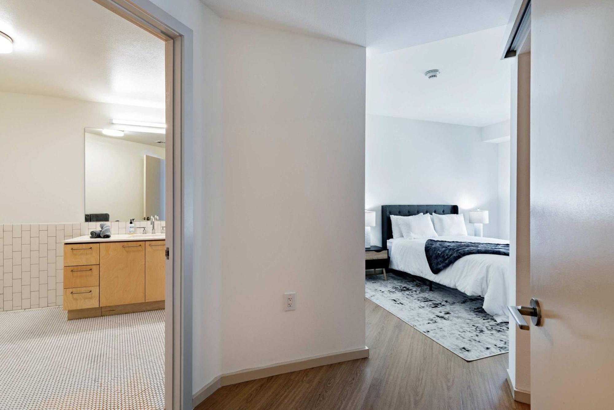 New 2br Hollywood Opulent Oasis Retreat