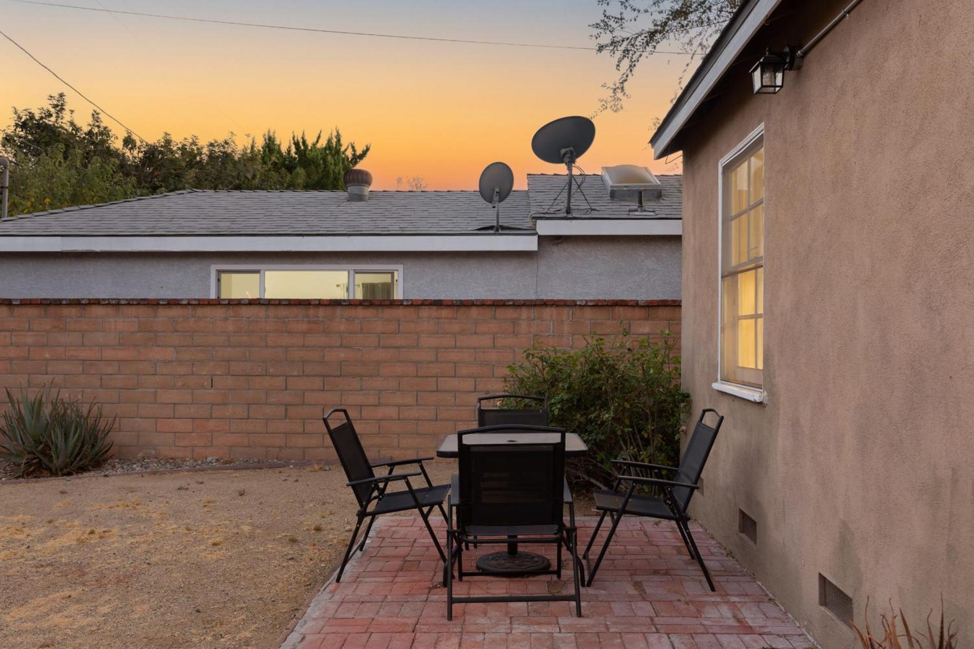 Holiday home Balcom By Avantstay Newly Furnished Valley Los Angeles
