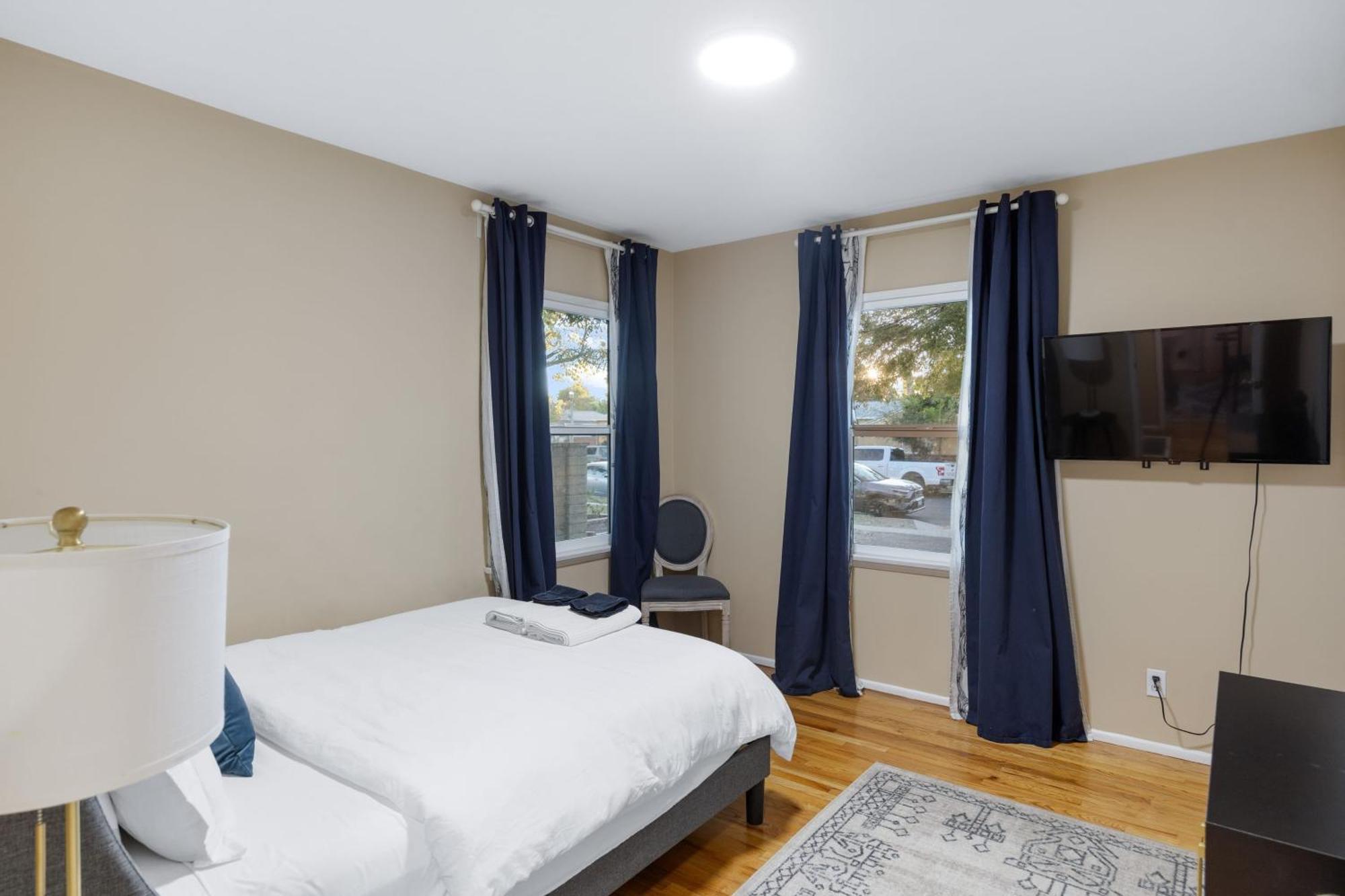 Balcom By Avantstay Newly Furnished Valley Holiday home *