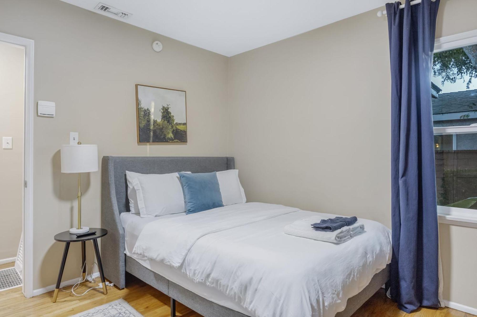 Balcom By Avantstay Newly Furnished Valley Holiday home