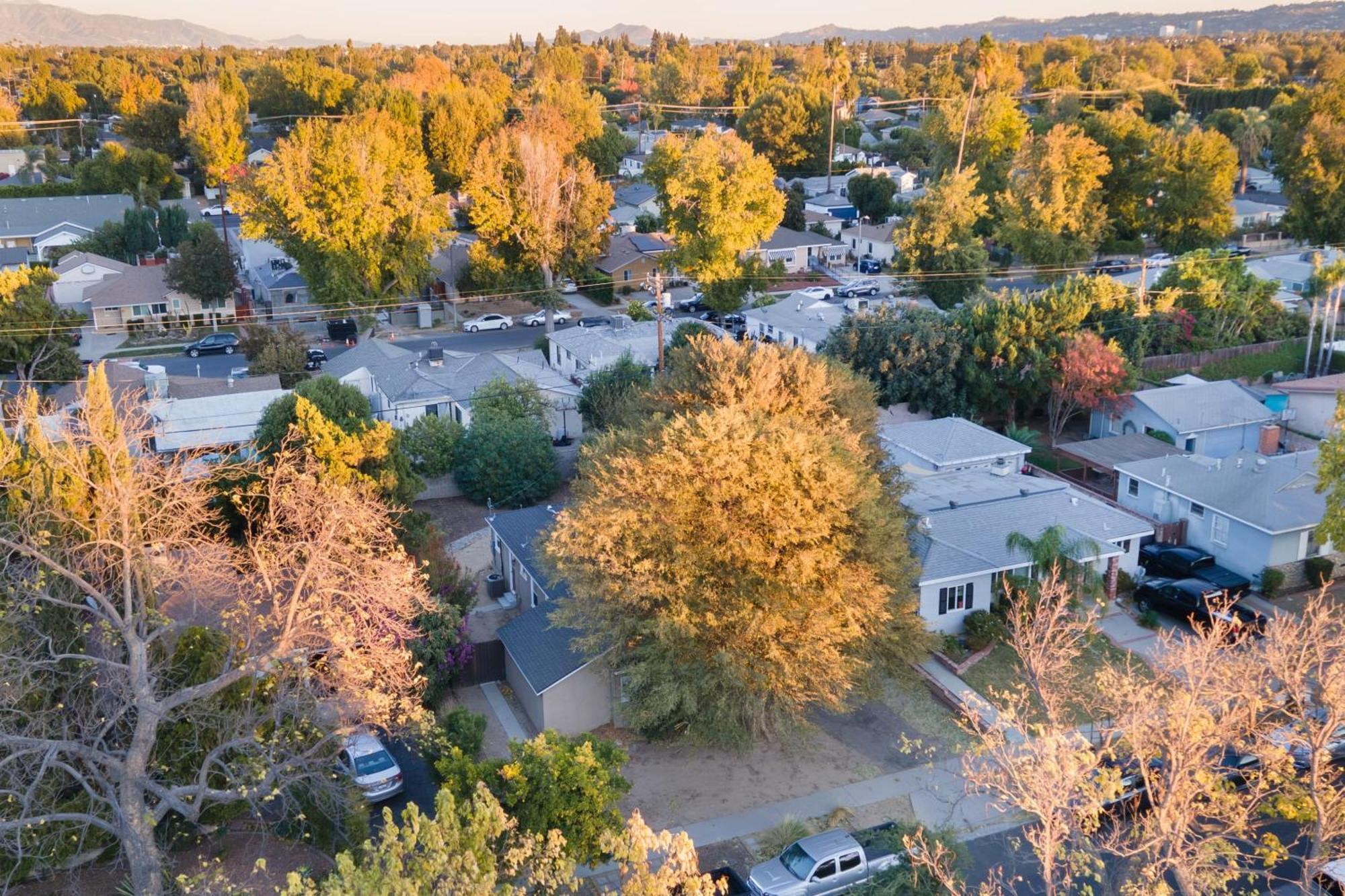 Balcom By Avantstay Newly Furnished Valley Holiday home Los Angeles