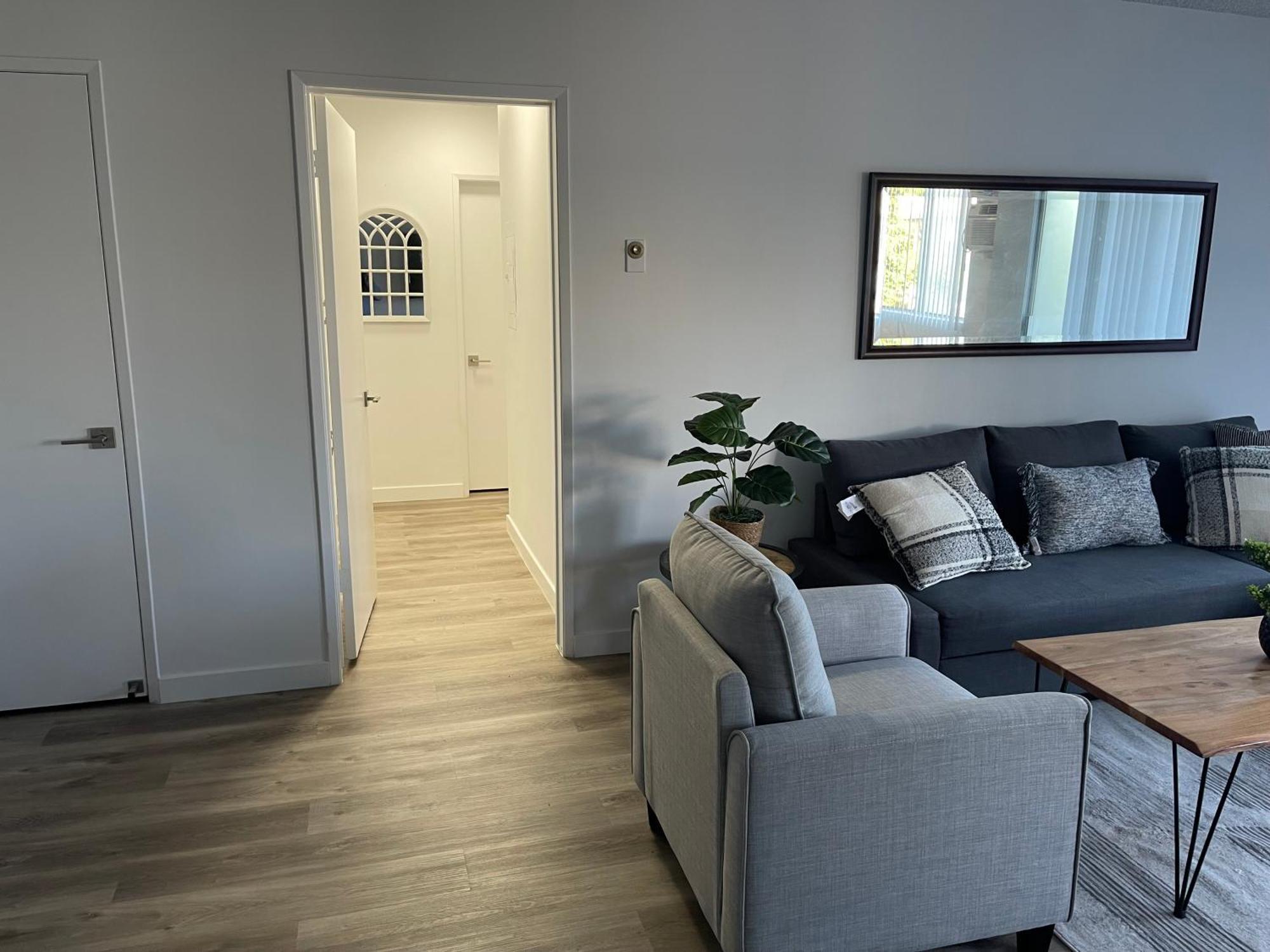 Modern Spacious & Bright 2bedroom W Balcony In Prime West La