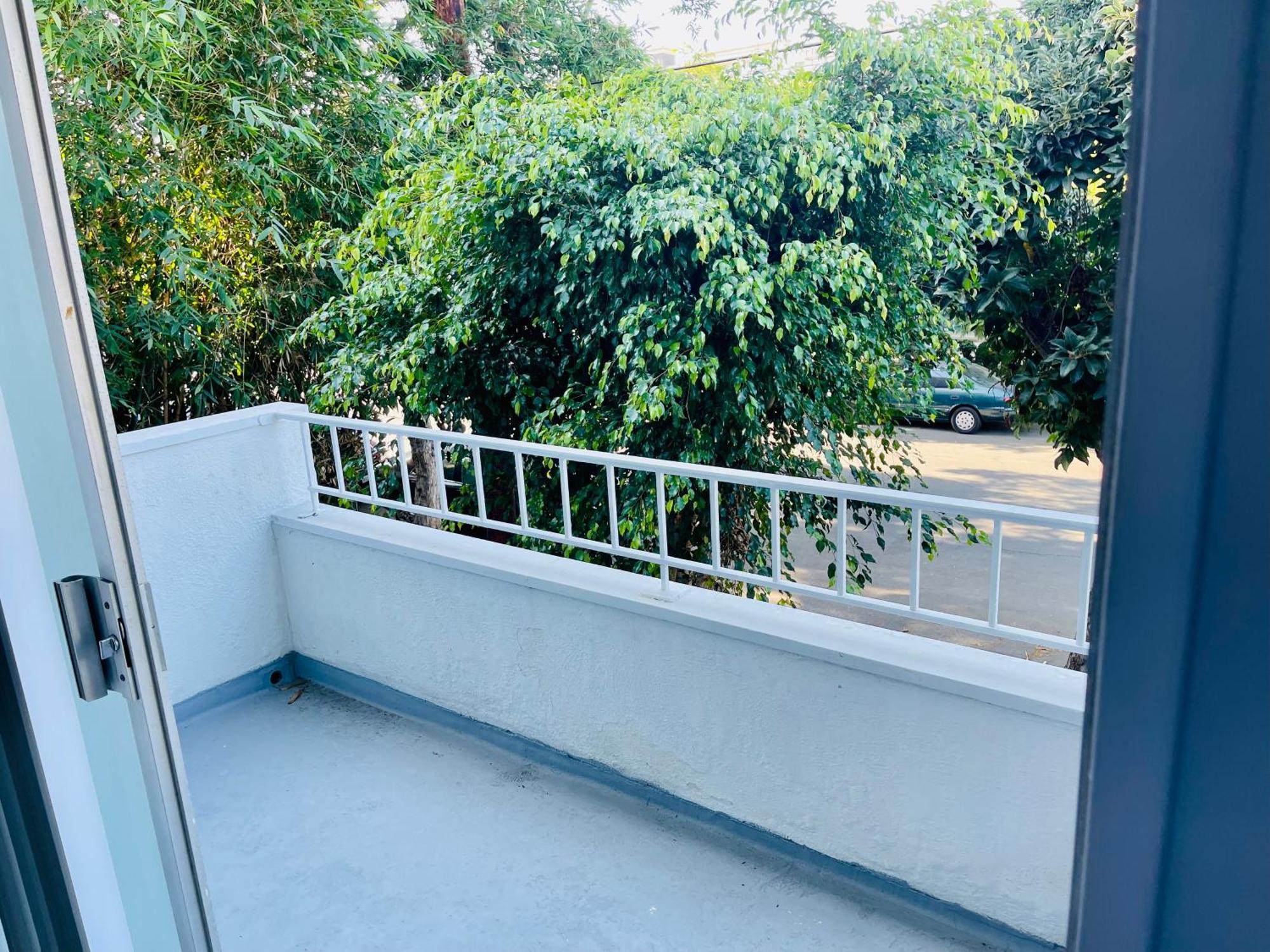 Apartment Modern Spacious & Bright 2bedroom W Balcony In Prime West La *