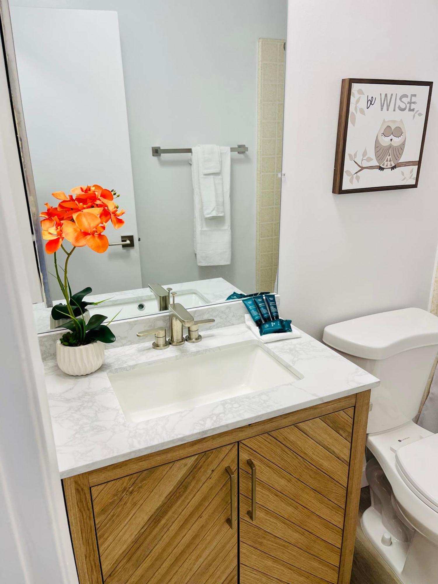 Modern Spacious & Bright 2bedroom W Balcony In Prime West La