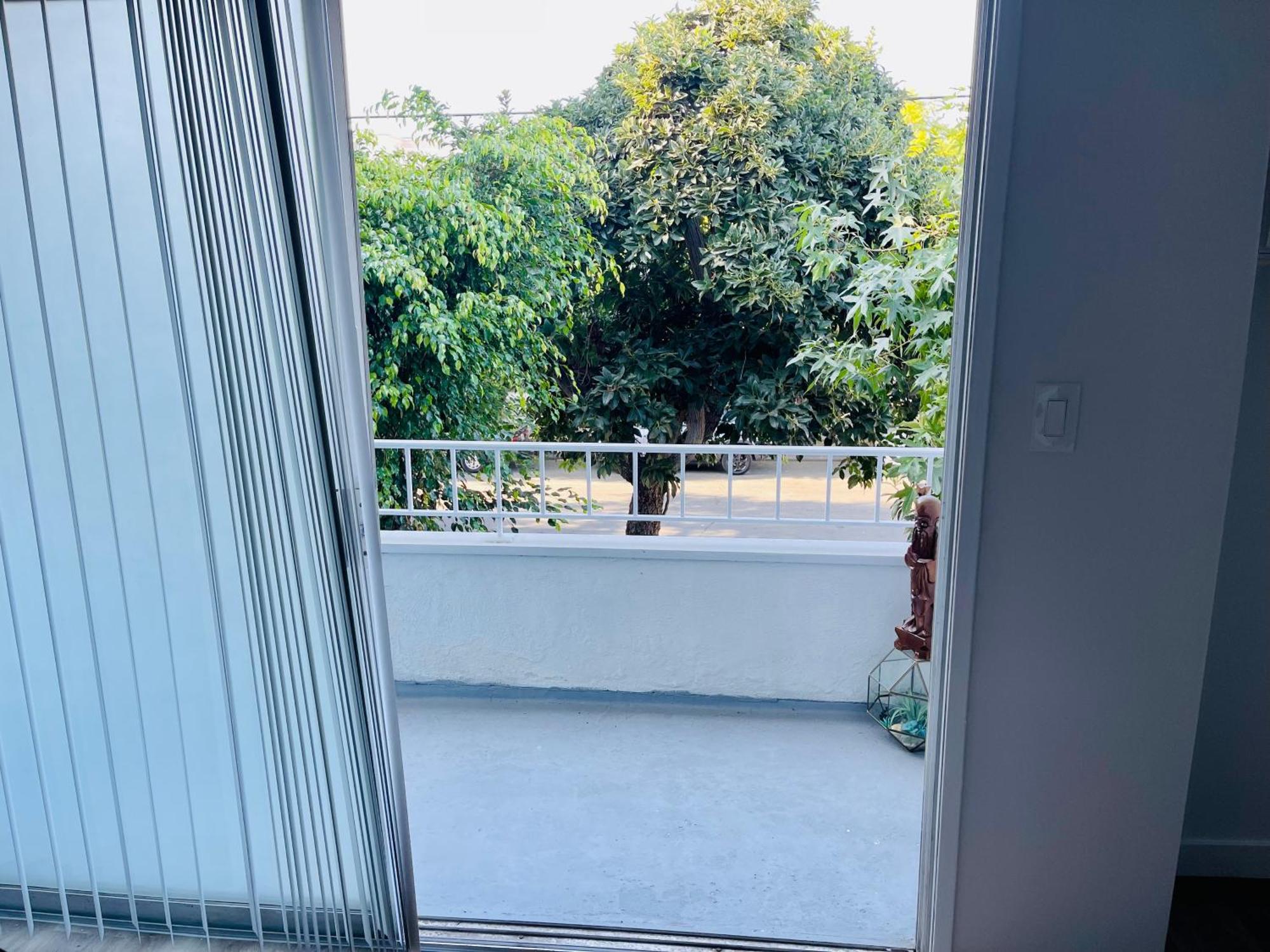 Modern Spacious & Bright 2bedroom W Balcony In Prime West La Los Angeles