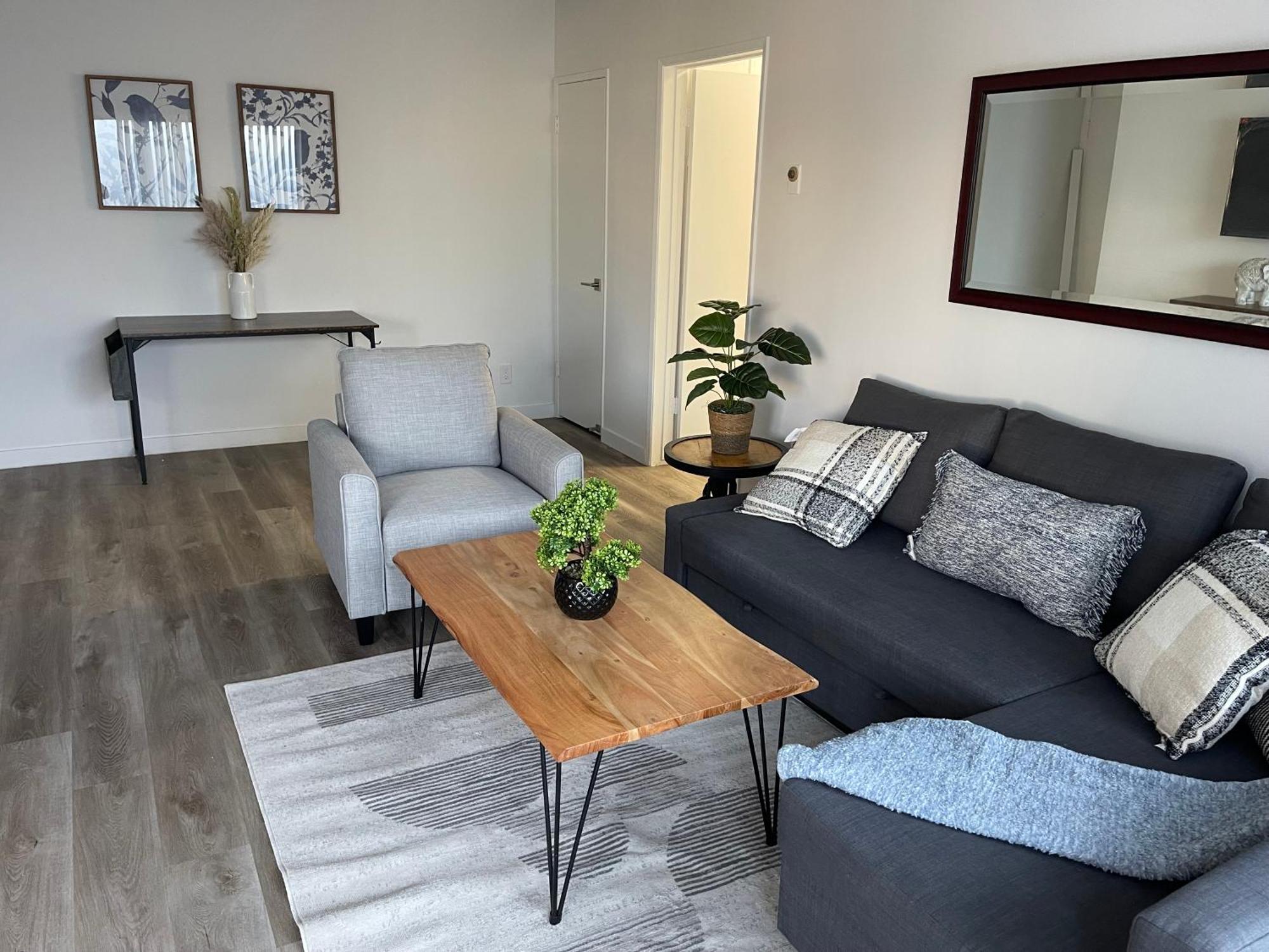 Modern Spacious & Bright 2bedroom W Balcony In Prime West La *