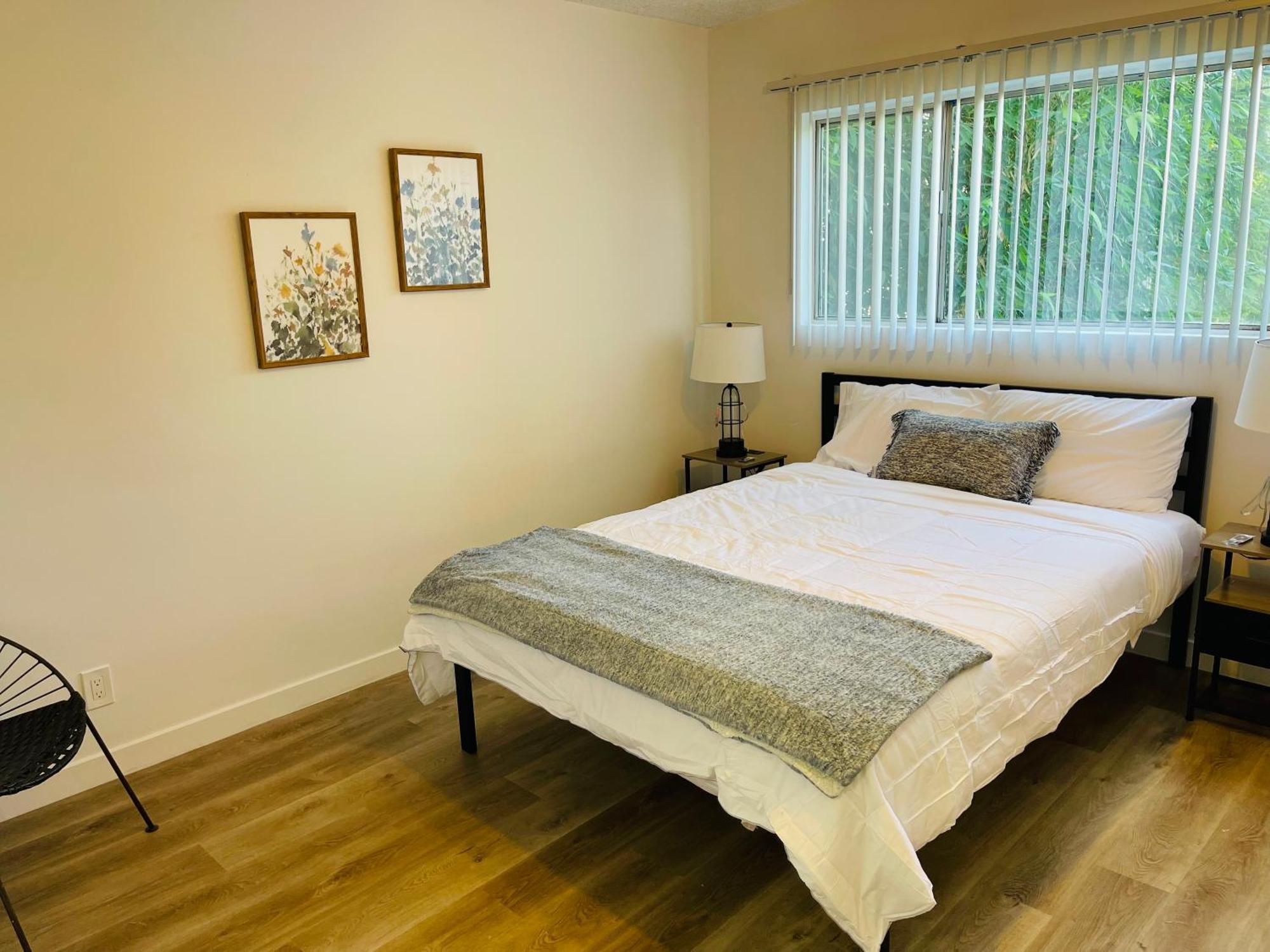 Apartment Modern Spacious & Bright 2bedroom W Balcony In Prime West La *