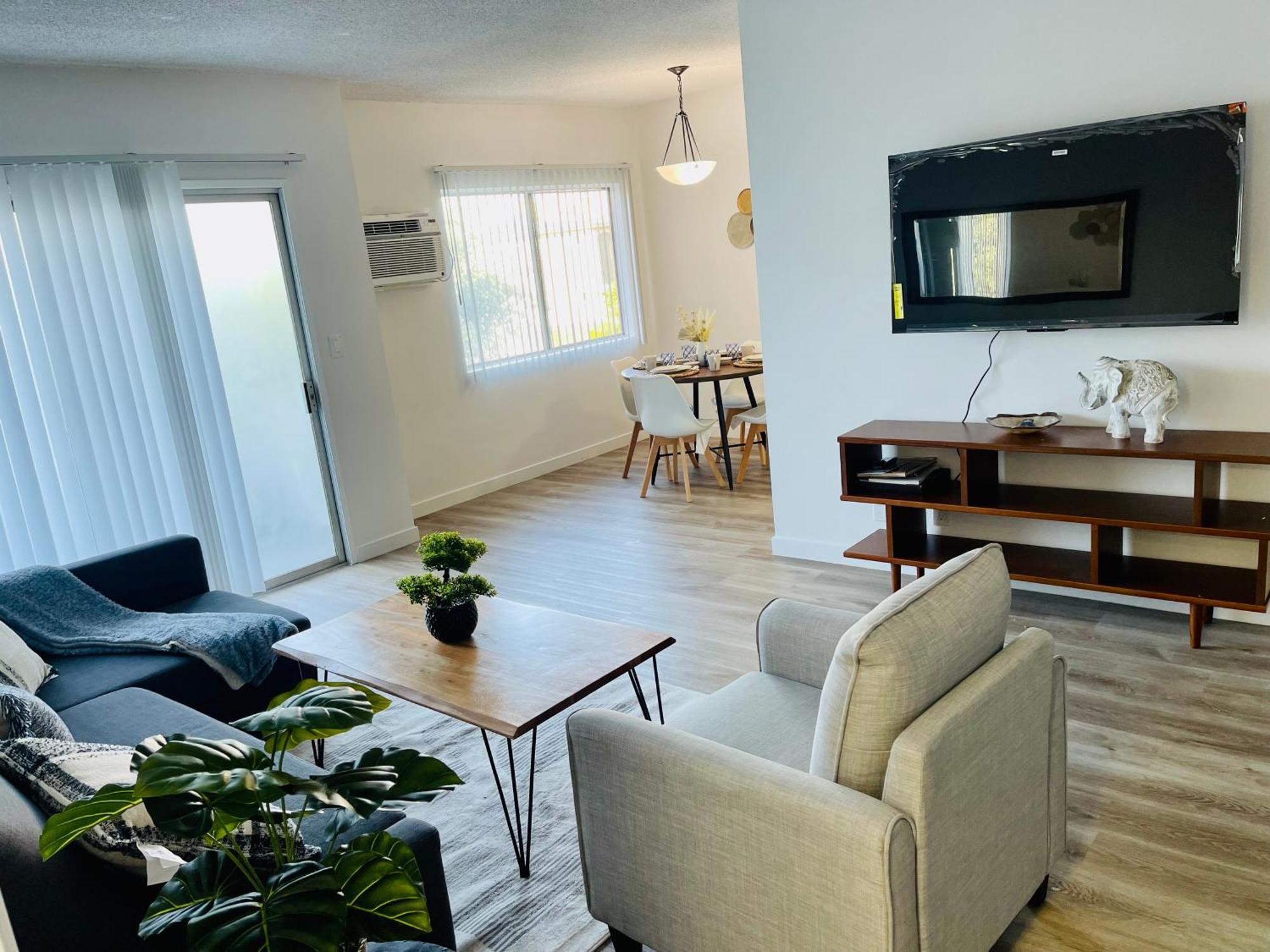 Modern Spacious & Bright 2bedroom W Balcony In Prime West La *