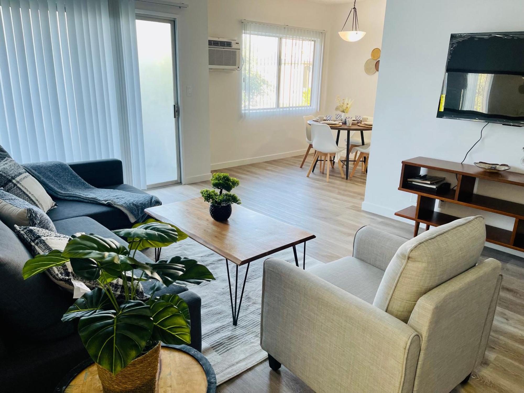 Modern Spacious & Bright 2bedroom W Balcony In Prime West La * Los Angeles