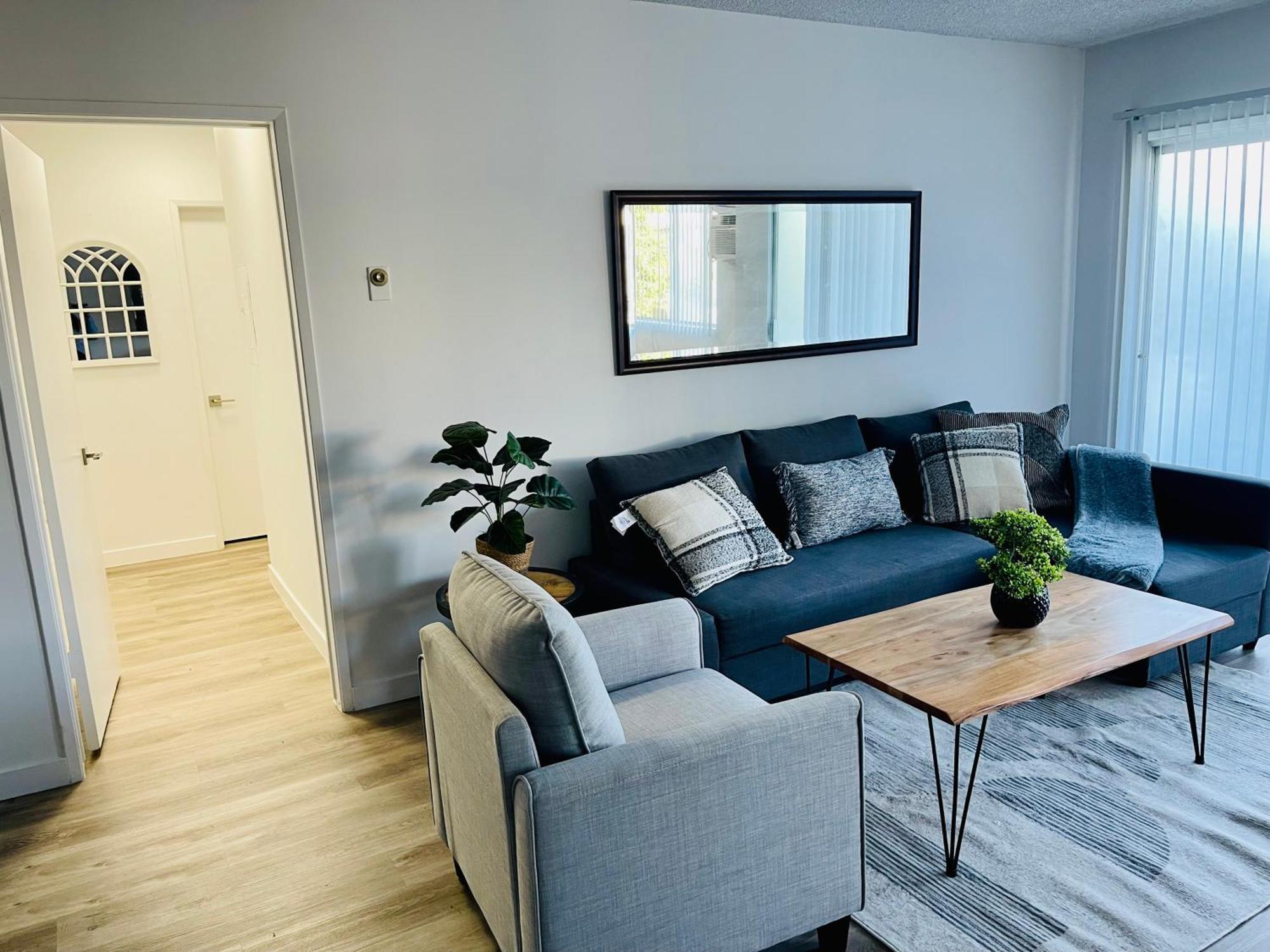 Apartment Modern Spacious & Bright 2bedroom W Balcony In Prime West La