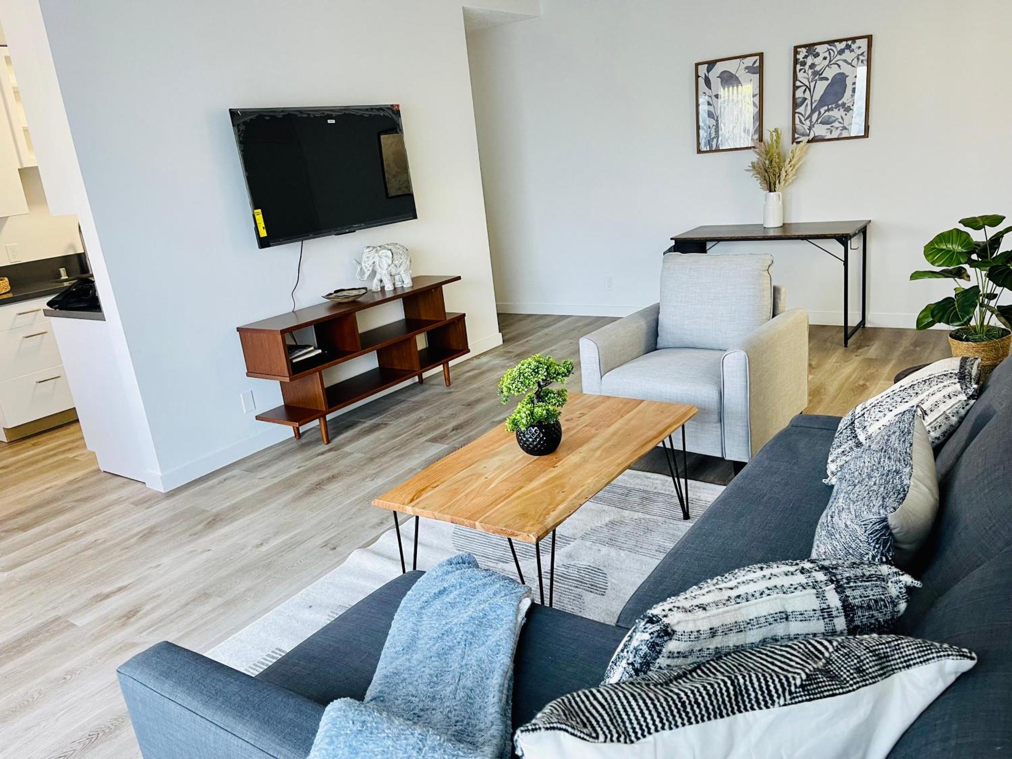 Apartment Modern Spacious & Bright 2bedroom W Balcony In Prime West La *