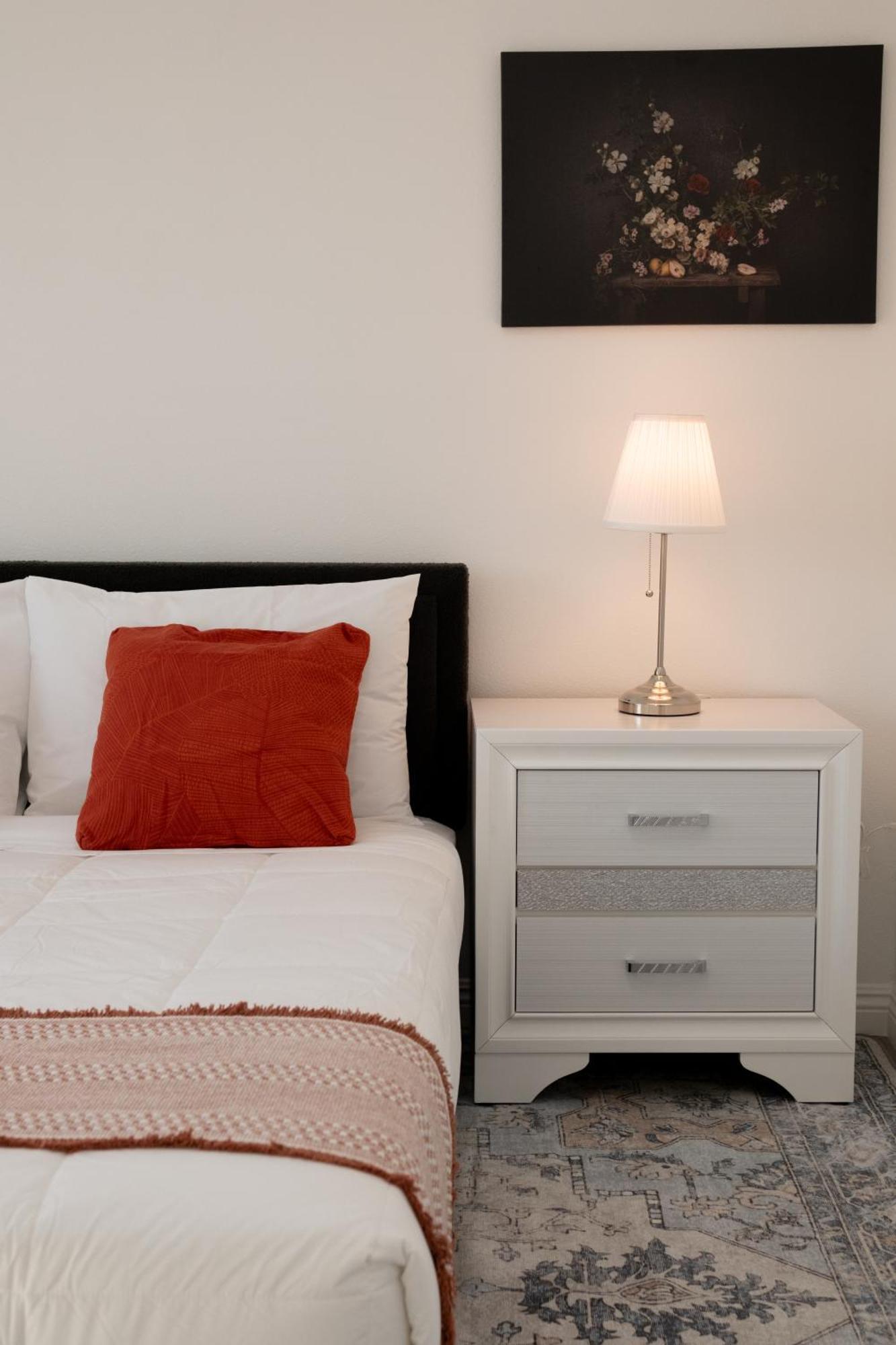 Hotel Charming La Retreat Near Usc & Downtown Highlights- 1 Bedroom With Shared Access 4*