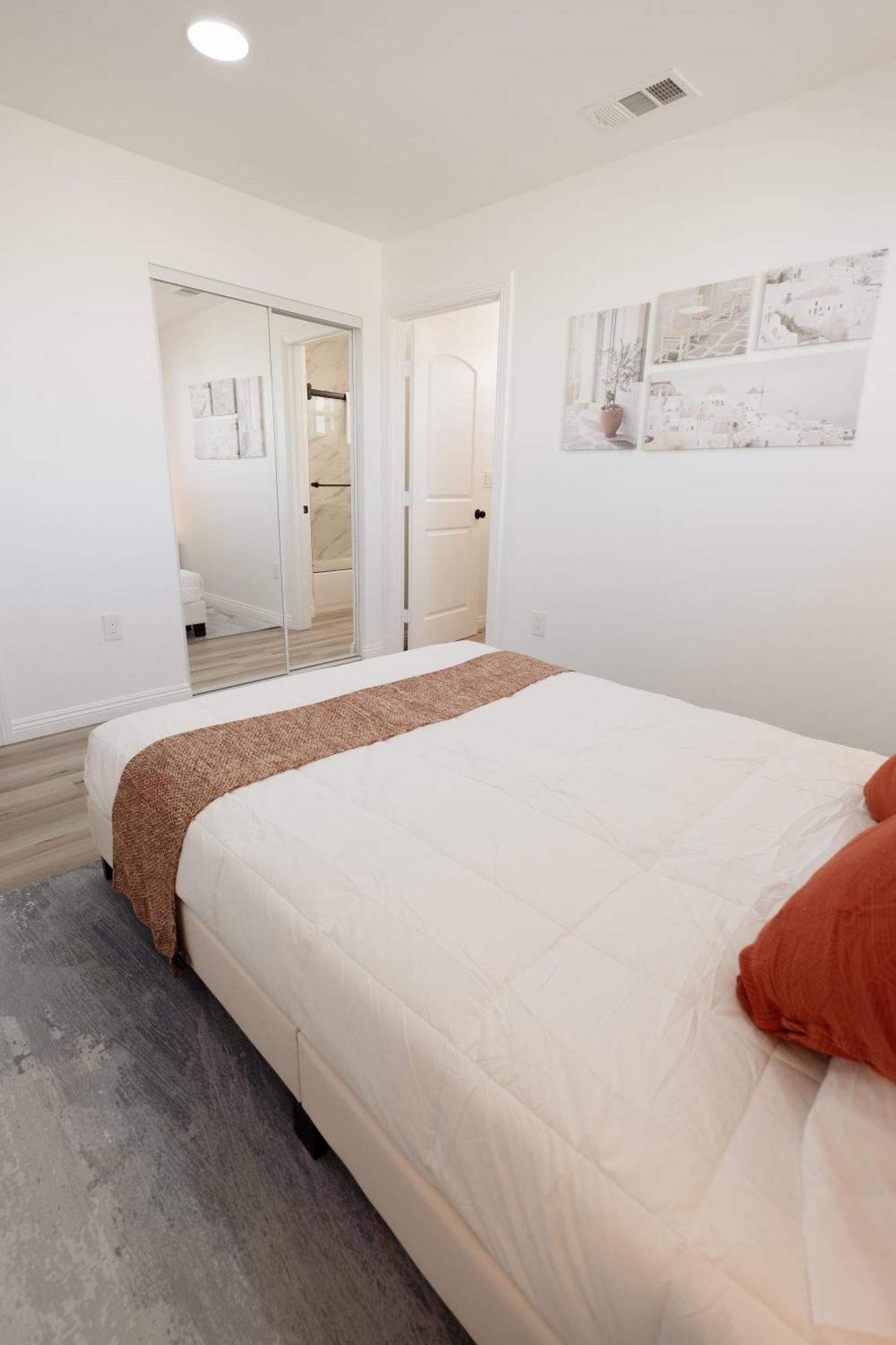 Hotel Charming La Retreat Near Usc & Downtown Highlights- 1 Bedroom With Shared Access