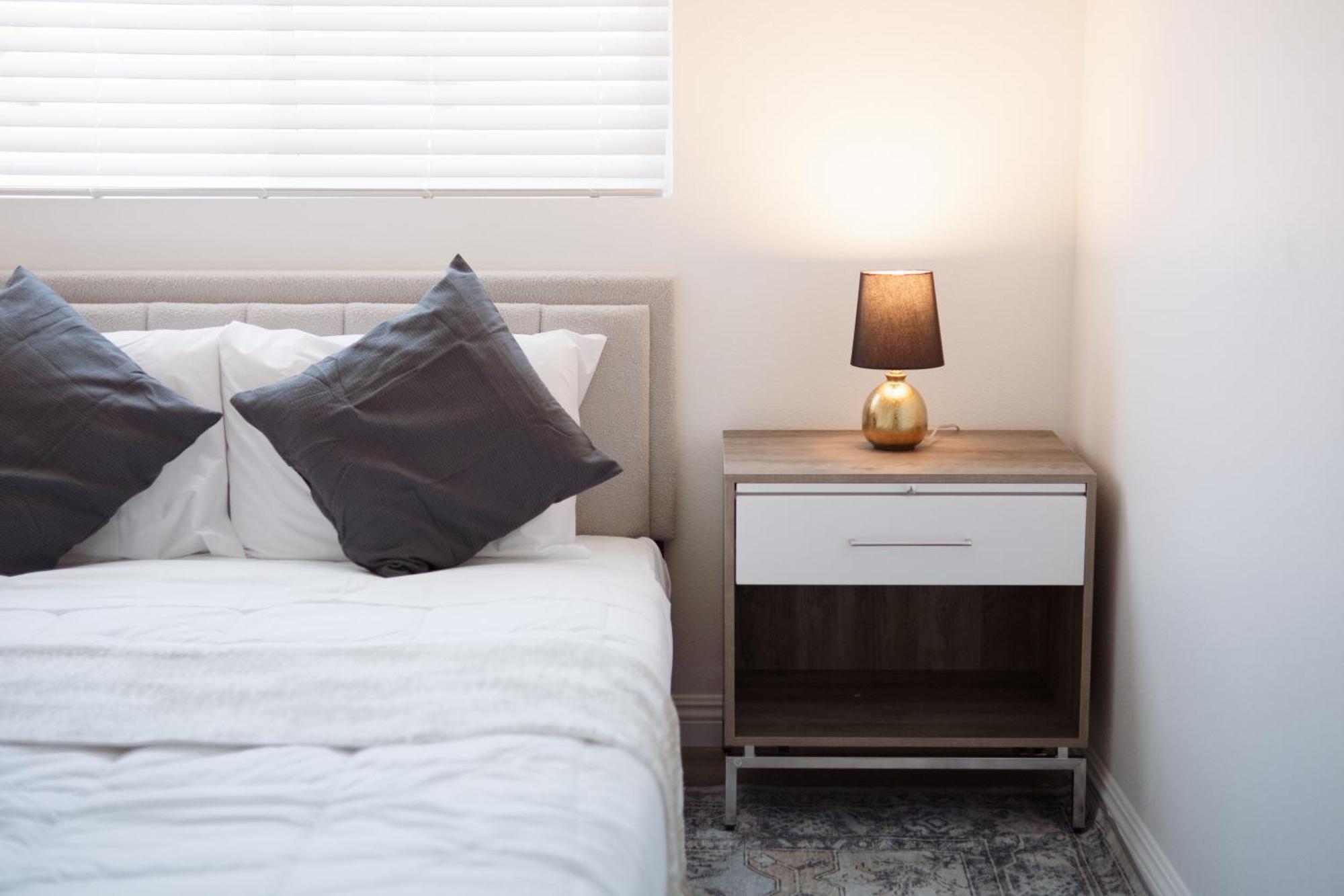 Charming La Retreat Near Usc & Downtown Highlights- 1 Bedroom With Shared Access Hotel 4*