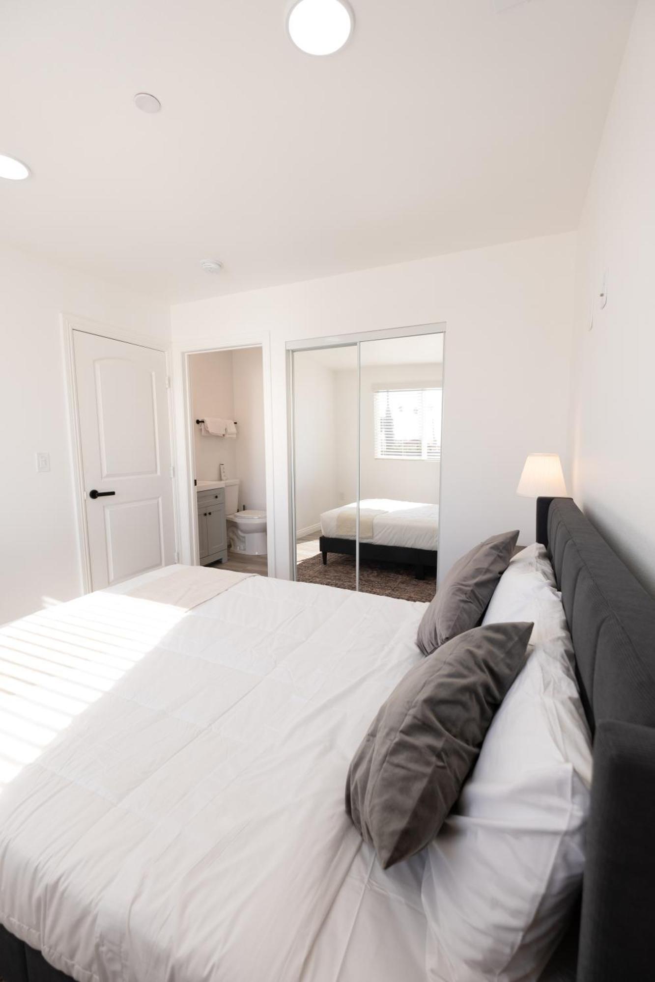 Charming La Retreat Near Usc & Downtown Highlights- 1 Bedroom With Shared Access Hotel