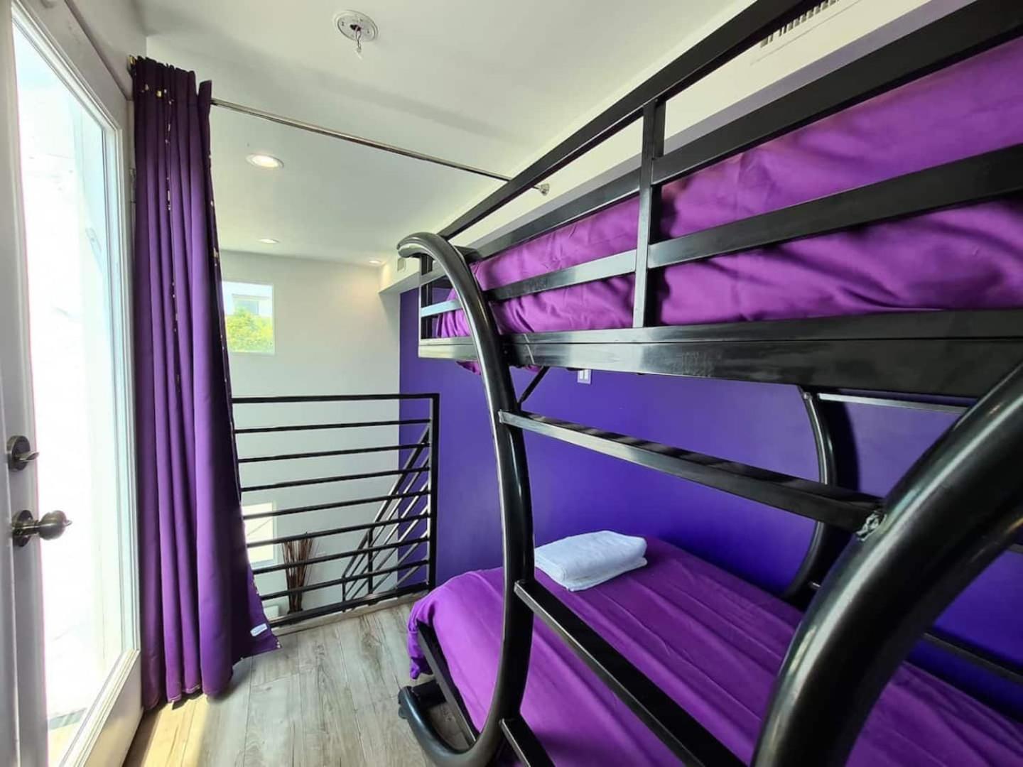 Apartment 3 Bedroom With Hot Tub And Video Game Console 10 Minutes From Rodeo Drive Beverly Hills Los Angeles