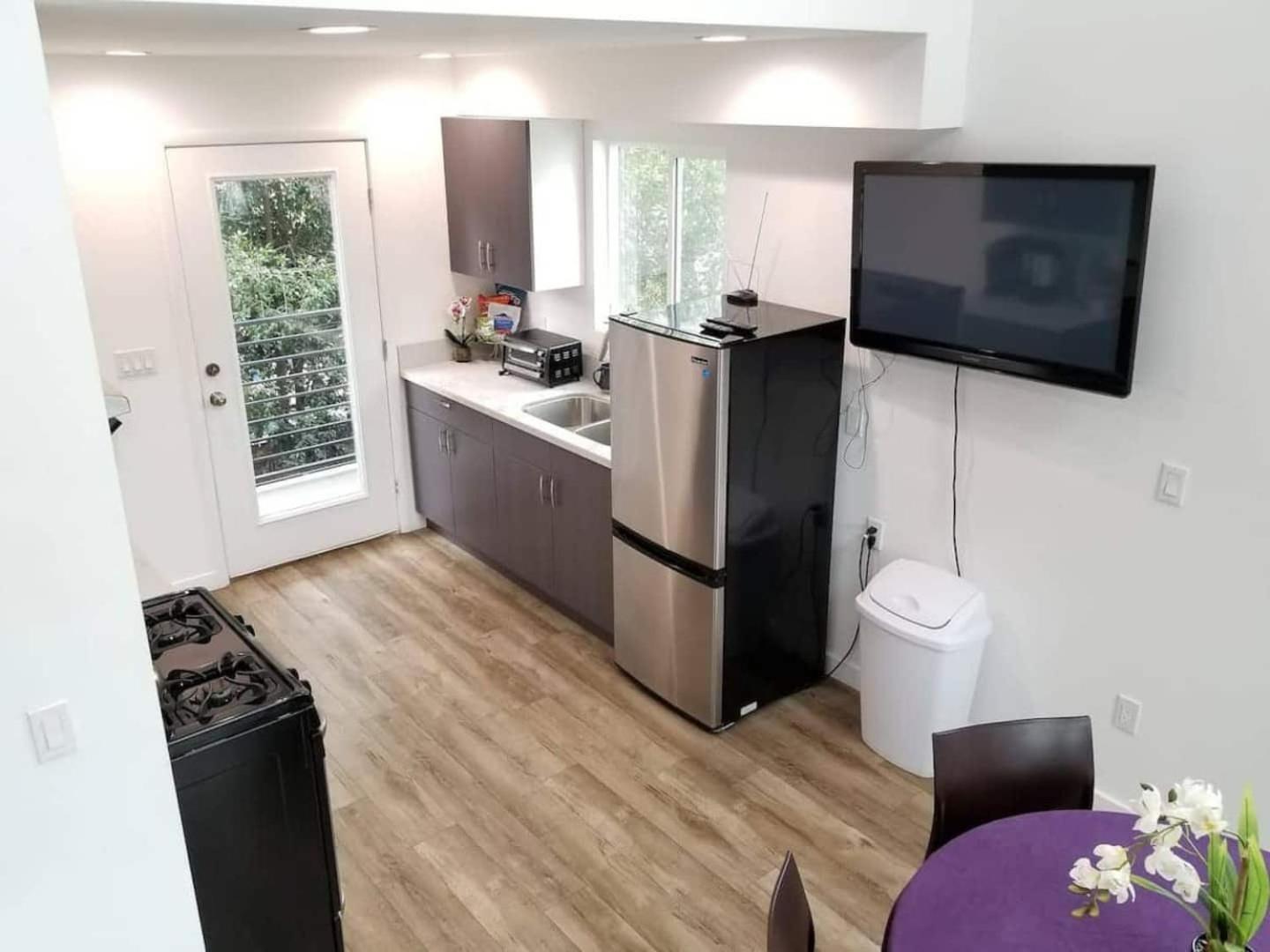 3 Bedroom With Hot Tub And Video Game Console 10 Minutes From Rodeo Drive Beverly Hills Los Angeles