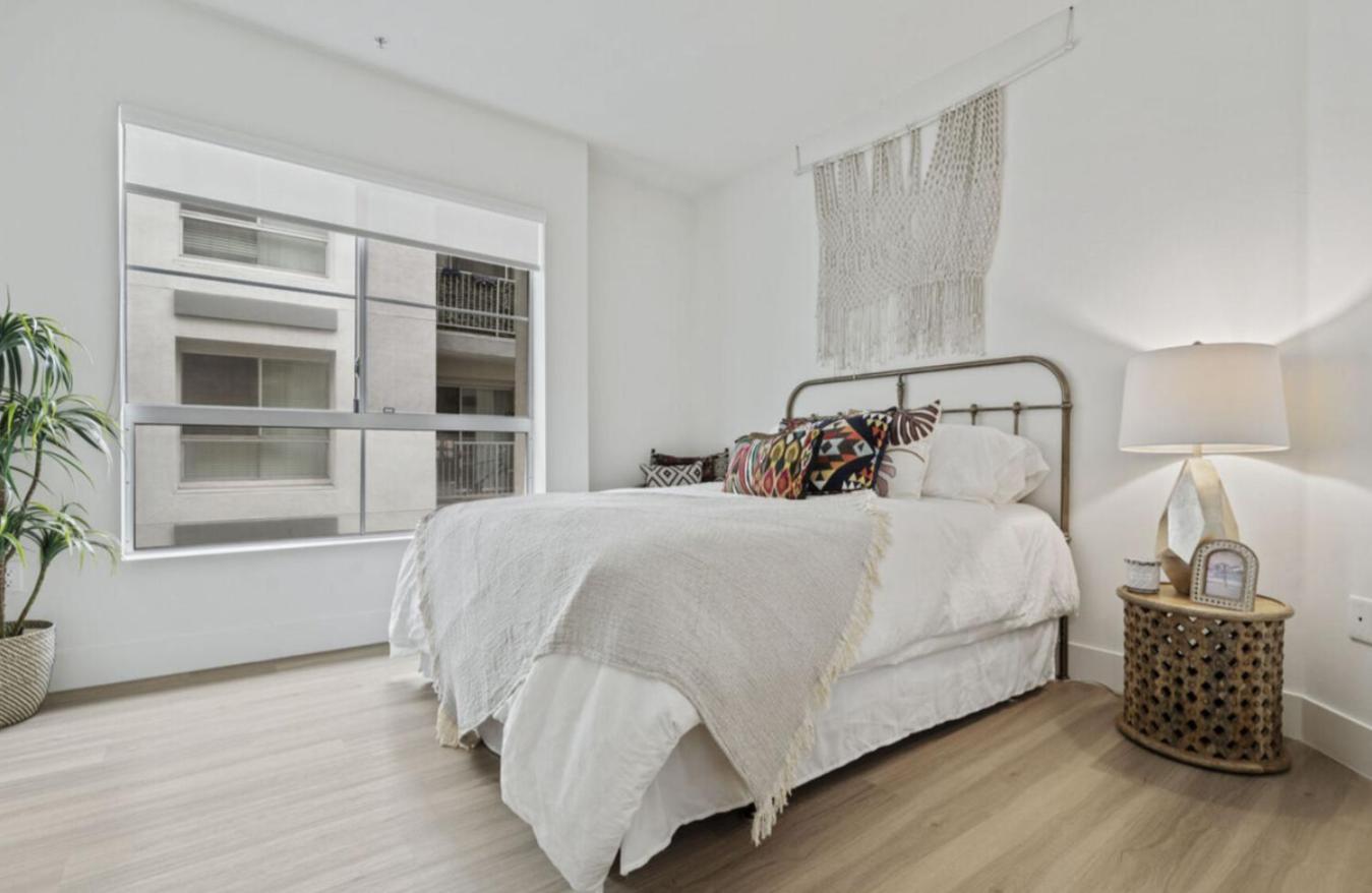 Sunset Duo 2 Bedroom Charm With Free Parking Apartment *