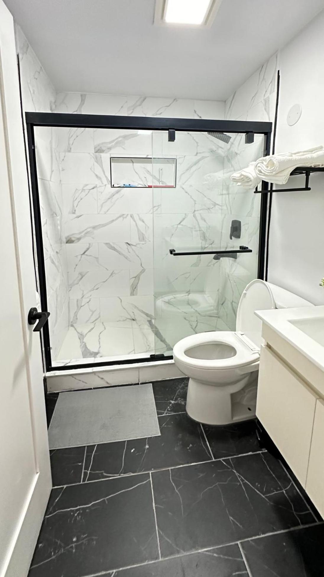 Acomodação com café da manhã  Modern 2br Stylish & Cozy Unit