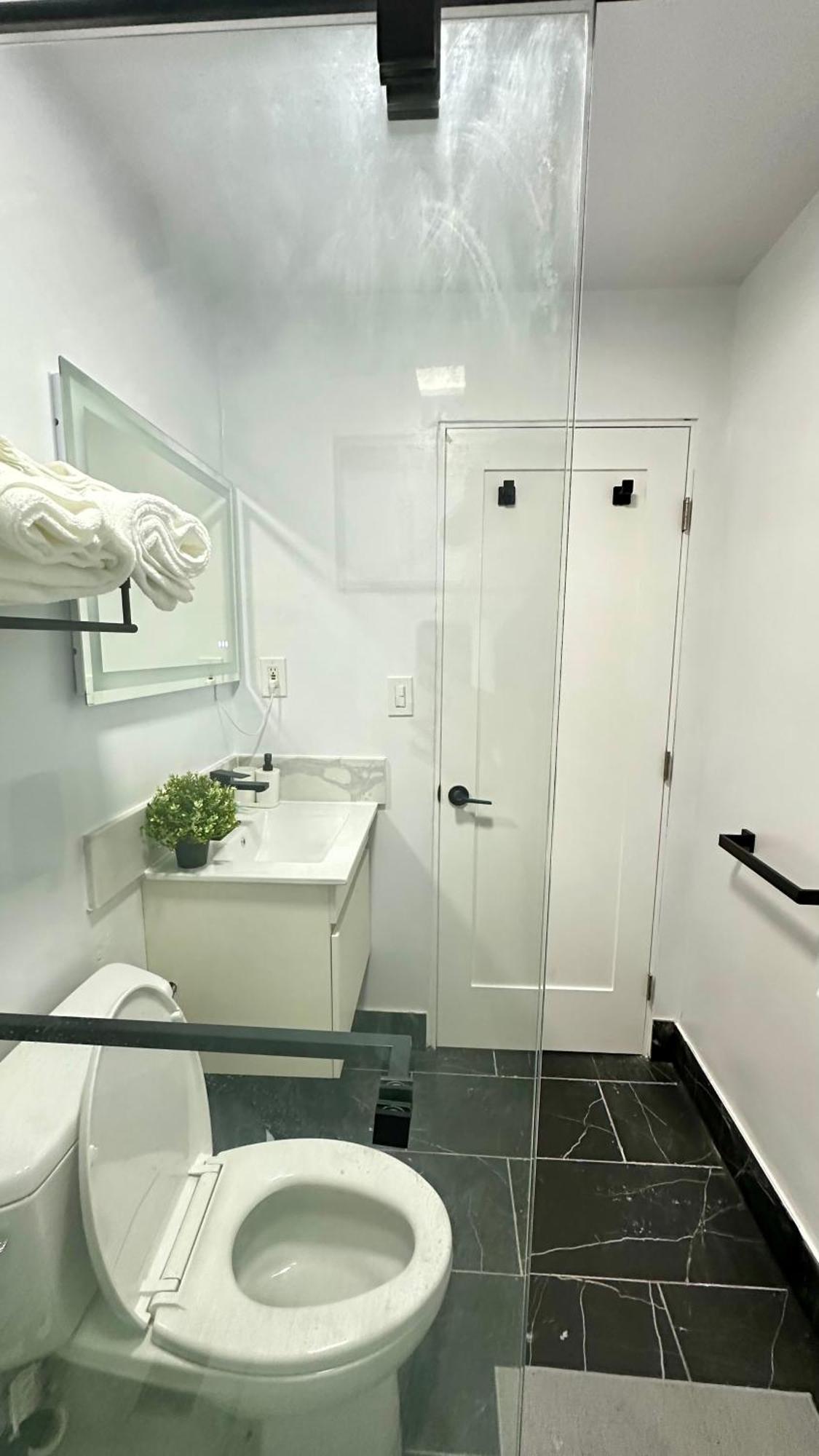 Modern 2br Stylish & Cozy Unit Acomodação com café da manhã  *