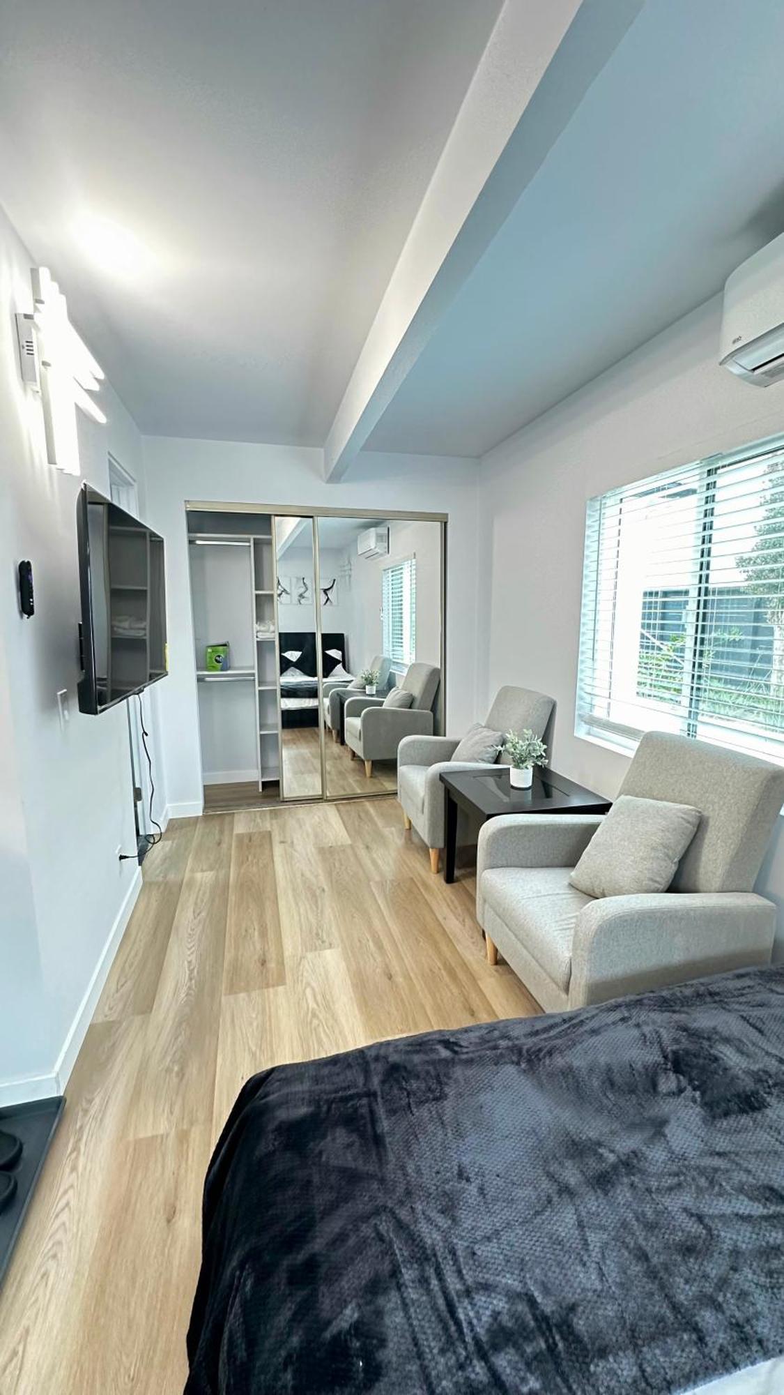 Modern Stylish &cozy Back Unit Acomodação com café da manhã  *