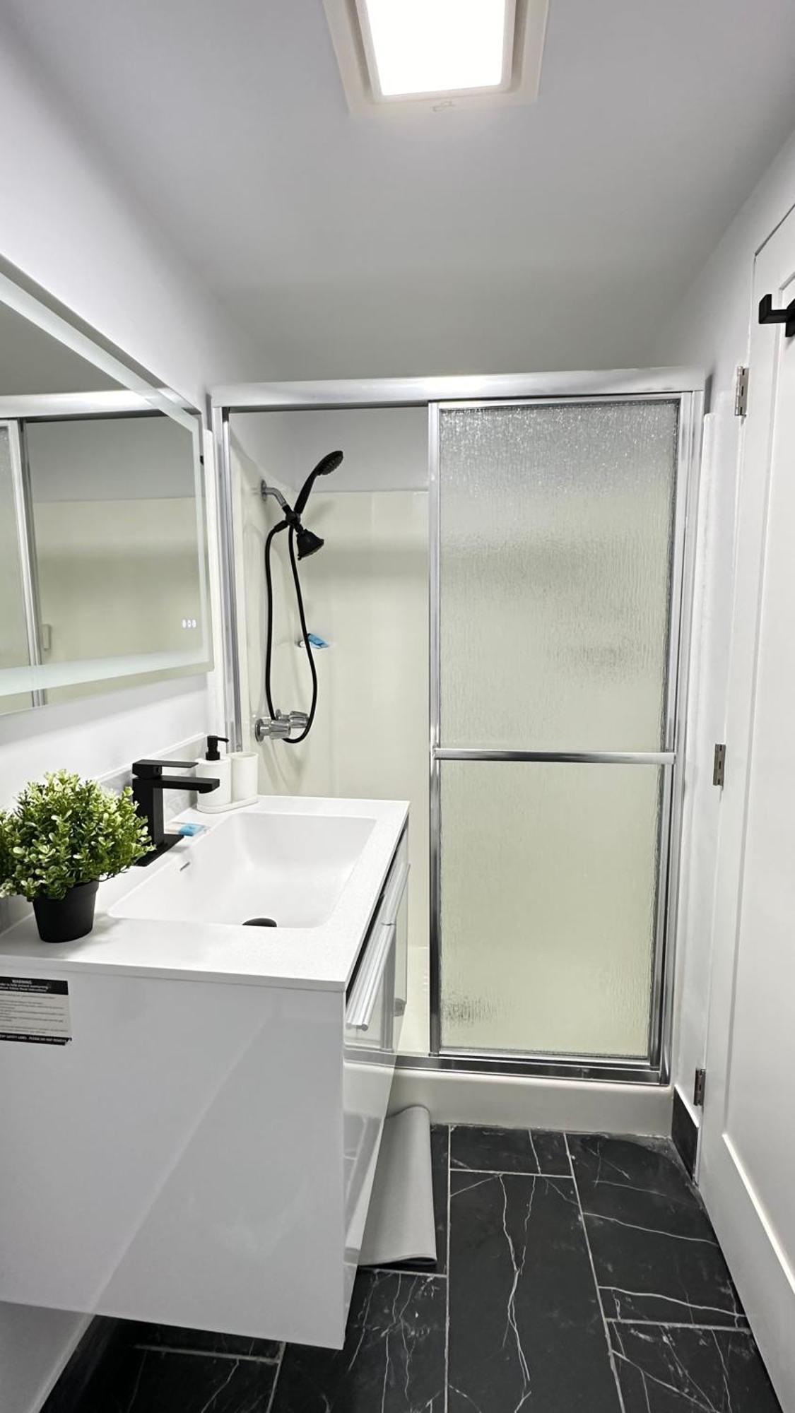 Acomodação com café da manhã  Modern Stylish &cozy Back Unit *