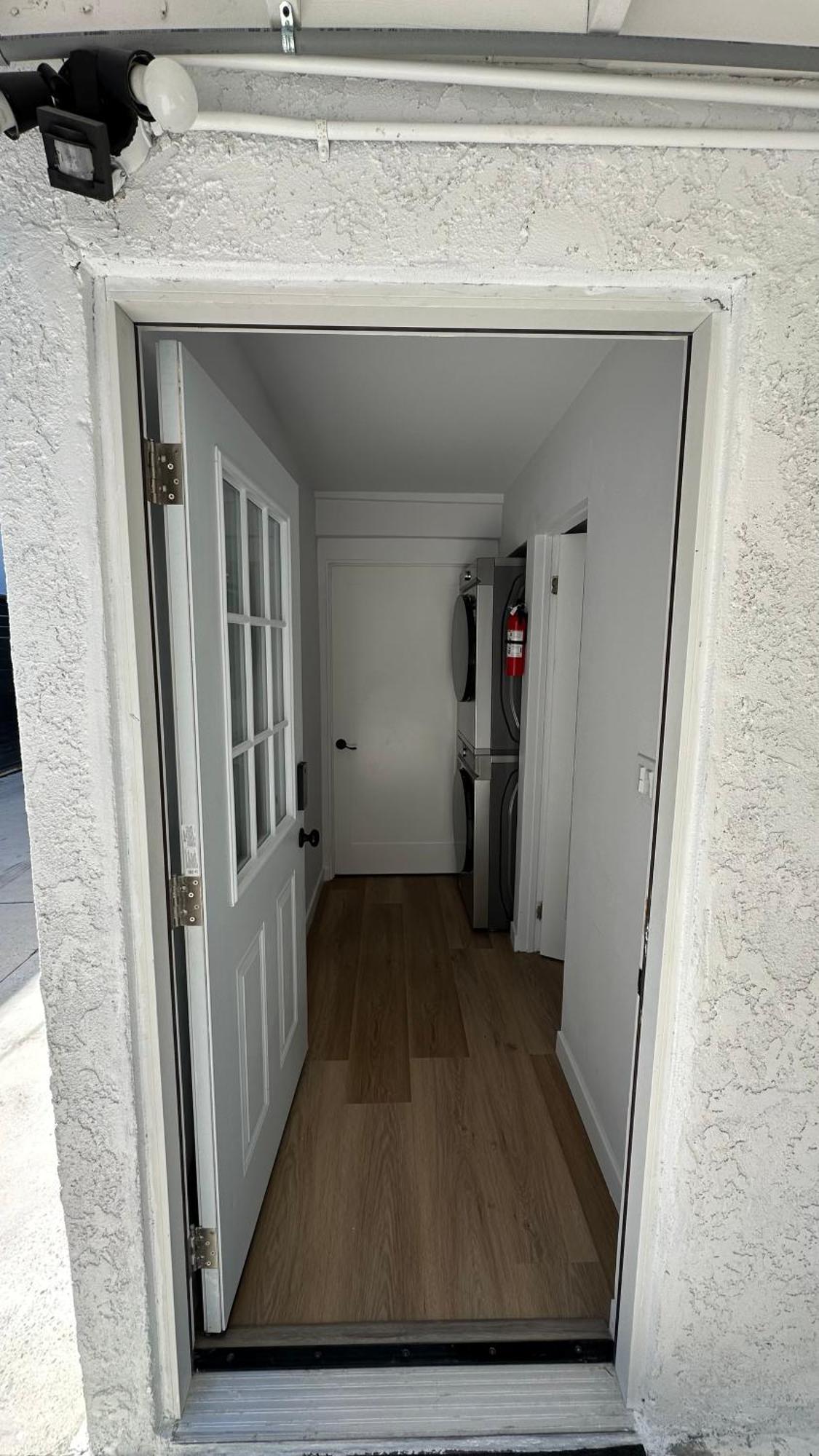 Modern Stylish &cozy Back Unit * Los Angeles