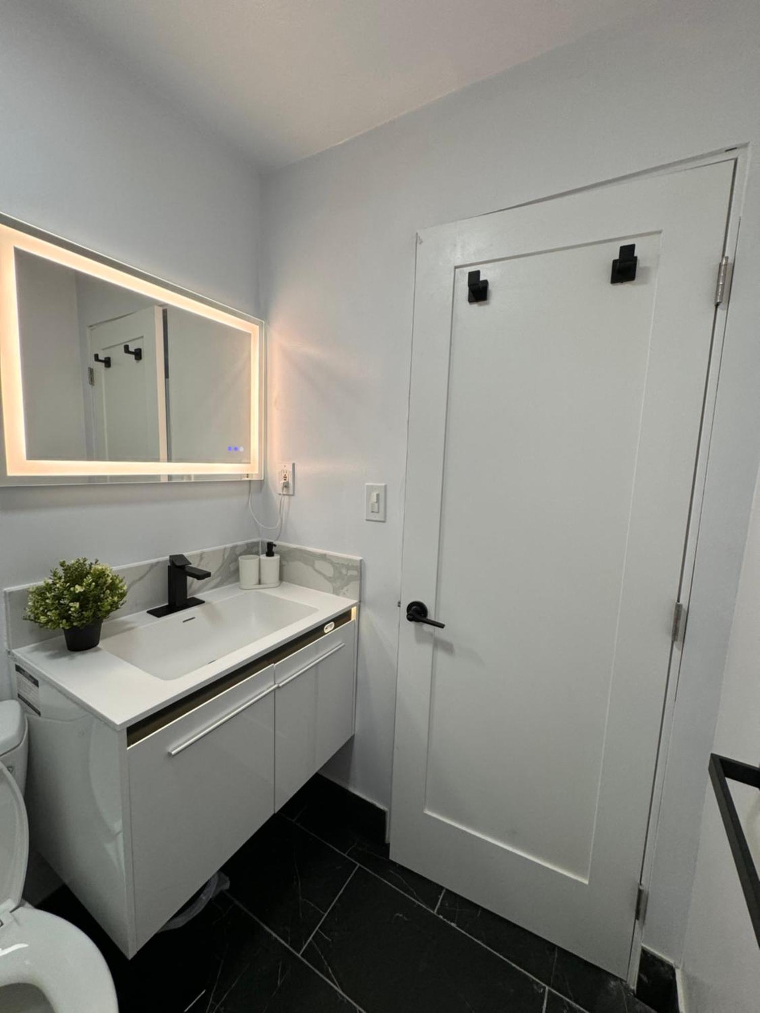Modern 2br Stylish & Cozy Unit Los Angeles
