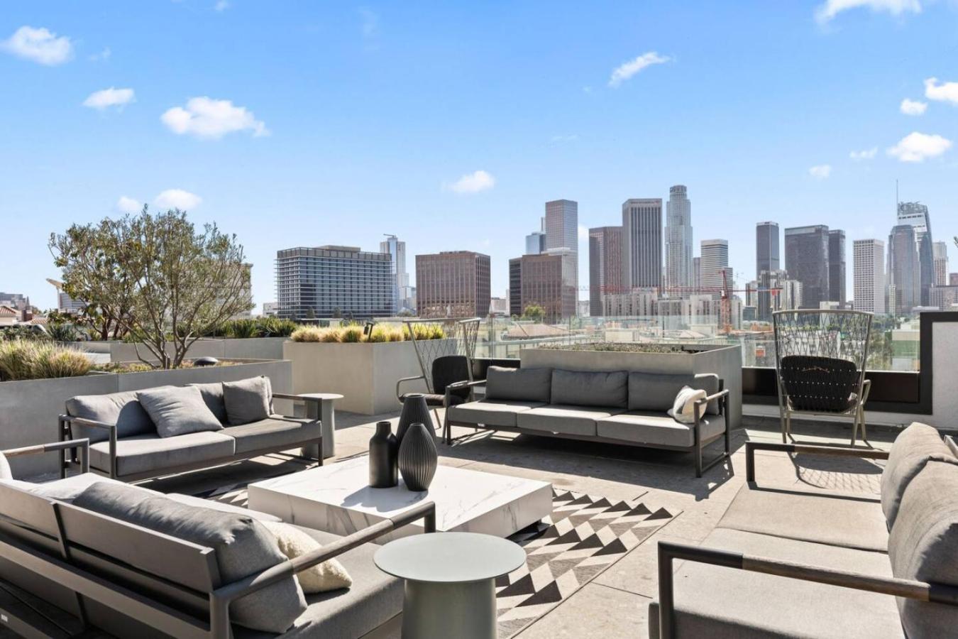 Private Skyloft, Dtla Views, 1 Mile To Dodger Stadium *