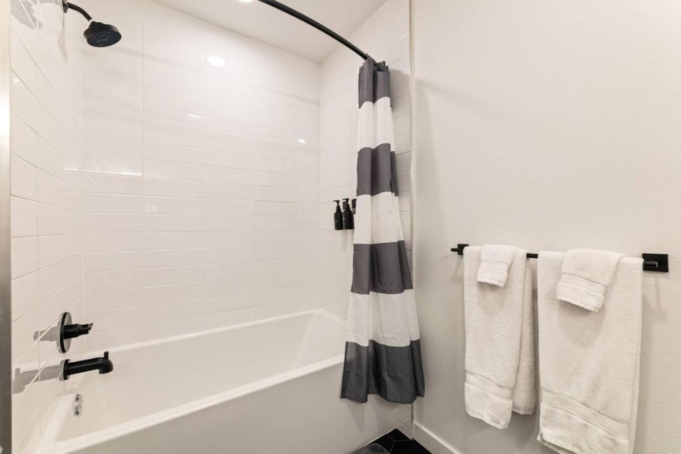 Private Skyloft, Dtla Views, 1 Mile To Dodger Stadium Apartment *