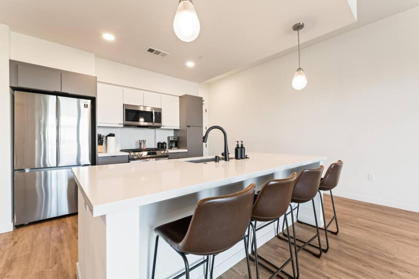 Private Skyloft, Dtla Views, 1 Mile To Dodger Stadium Apartment *